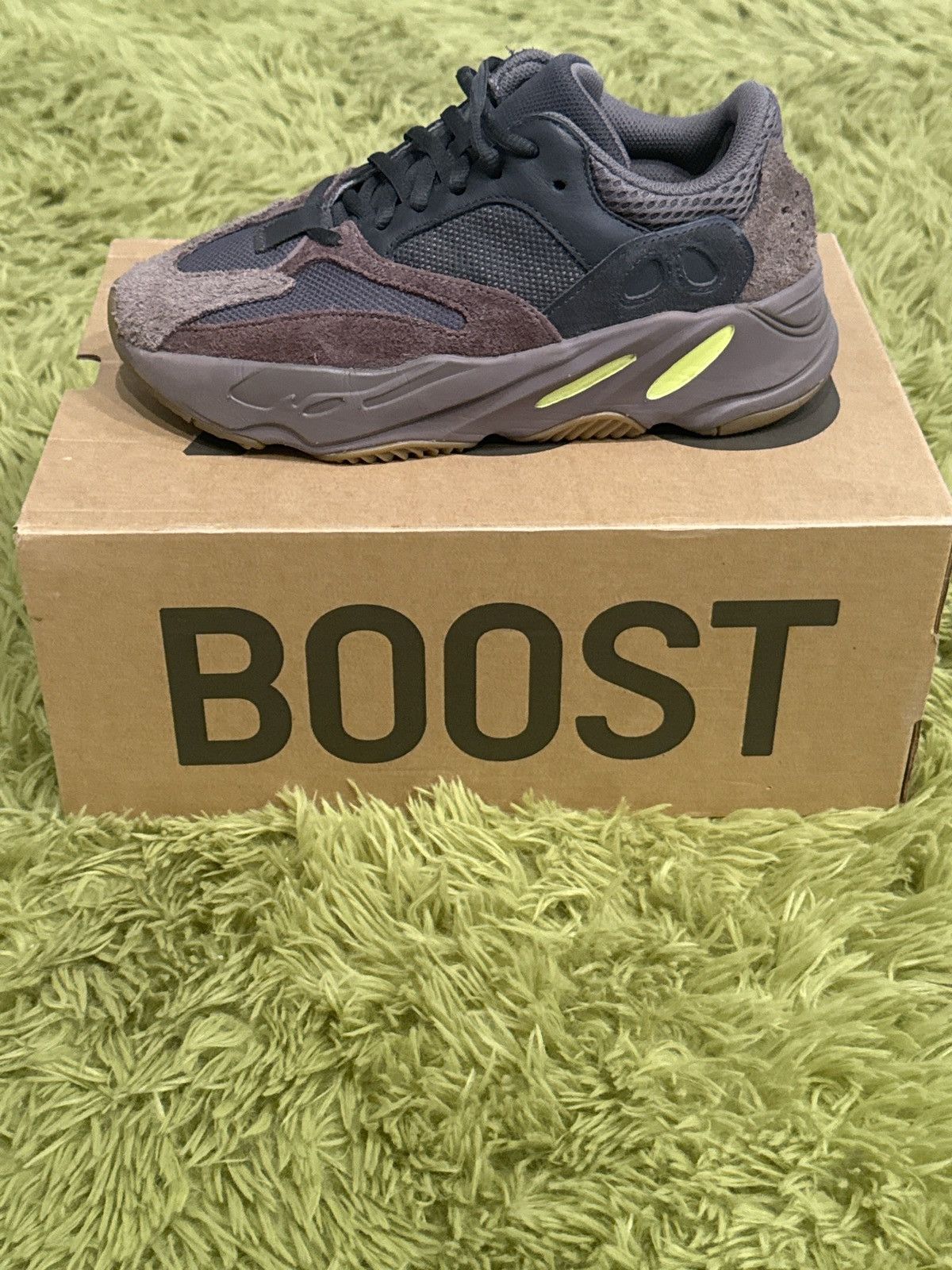 Yeezy Yeezy 700 boost “MAUVE” Size US 6.5 / IT 36.5 - 1 Thumbnail