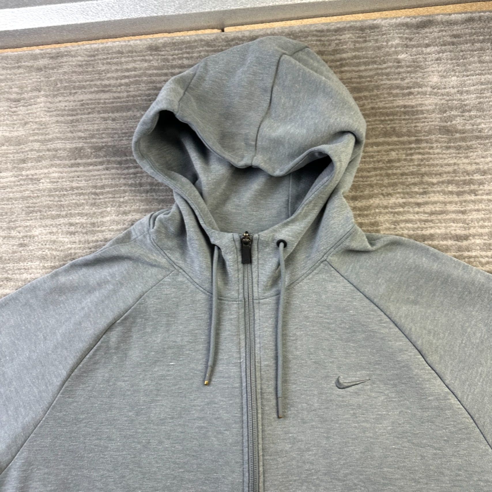 Nike Nike Hoodie Mens Extra Large Gray Primary Fleece UV Performance Dri Fit Size US XL / EU 56 / 4 - 3 Thumbnail