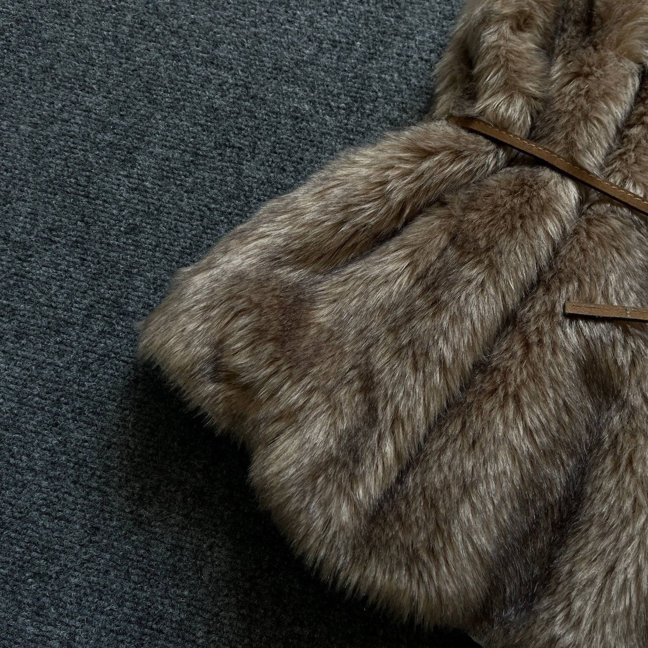 Le Grande Bleu (L.G.B.) VTG Zara Women’s Faux Fur Vest Size XS Hype Trend Staff Pick Size XS / US 0-2 / IT 36-38 - 13 Thumbnail
