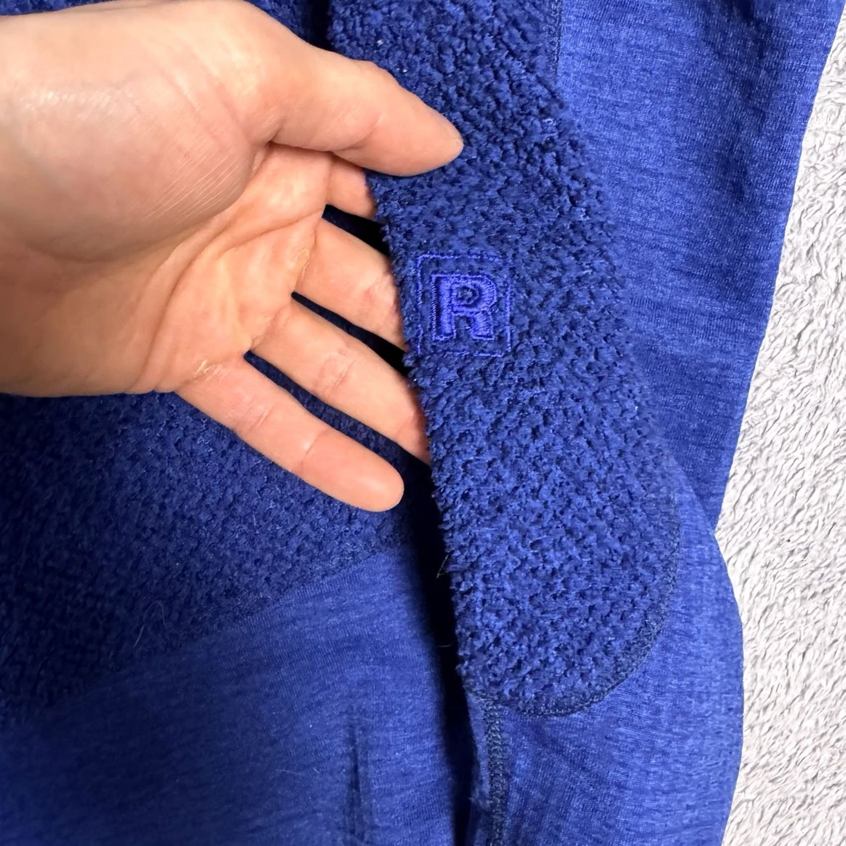 Patagonia VINTAGE Patagonia R2 Pullover Mens M Fleece Jacket 1/2 Zip Simple USA Made 25230 Blue Geometric Logo 1/4 Zip Mens Jackets Size US XL / EU 56 / 4 - 4 Thumbnail