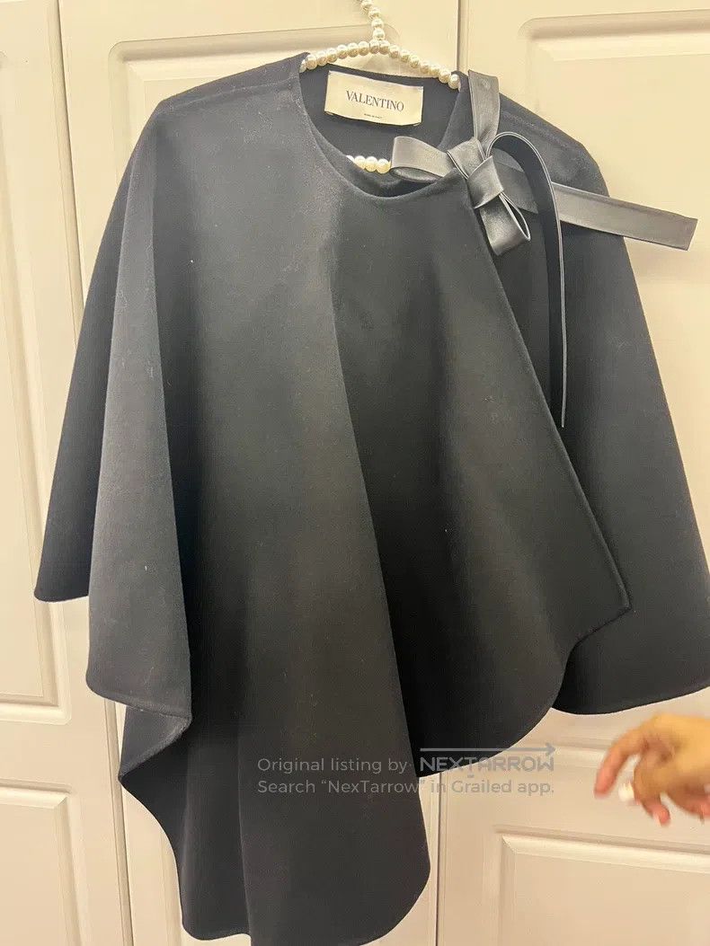 Valentino Valentino Solid color cardigan cape Size M / US 6-8 / IT 42-44 - 1 Thumbnail