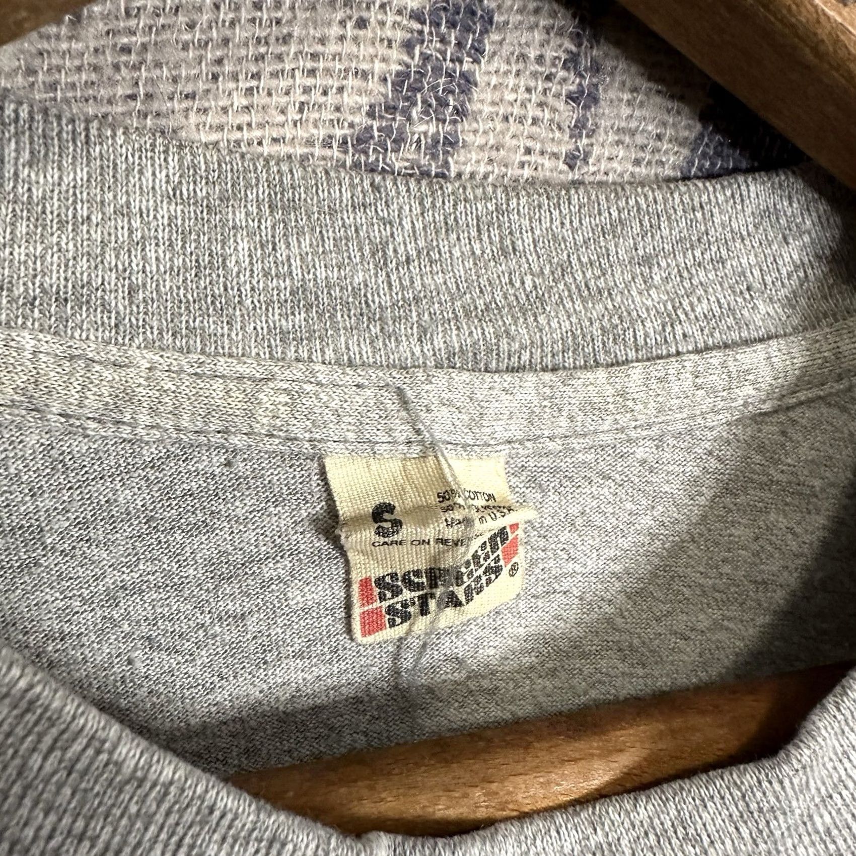Fruit Of The Loom VINTAGE Fruit of the Loom Shirt S Unisex Adults Cotton Blend Gray Short Sleeve Crew Neck 1980s 80s Sports USA Pitch Softball Tournament Sandalwood Size S / US 4 / IT 40 - 4 Thumbnail