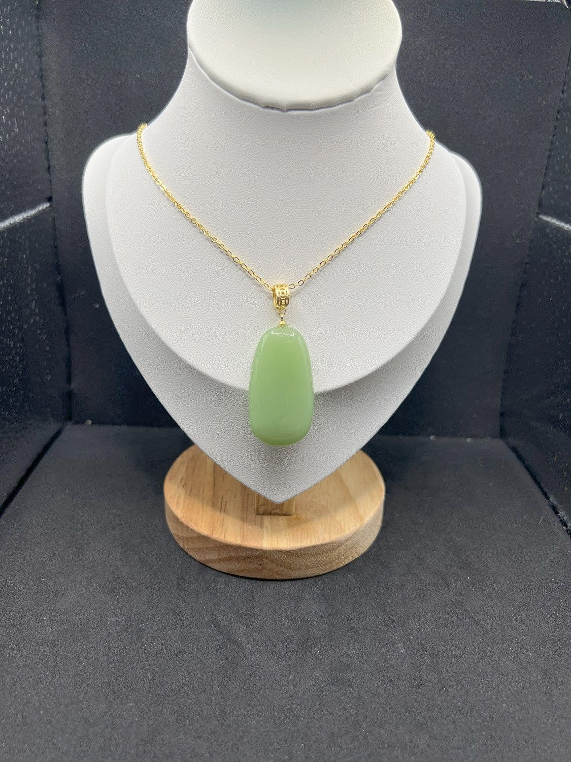 Jewelry Green Jade Drop Gold Chain Necklace Size ONE SIZE - 1 Thumbnail