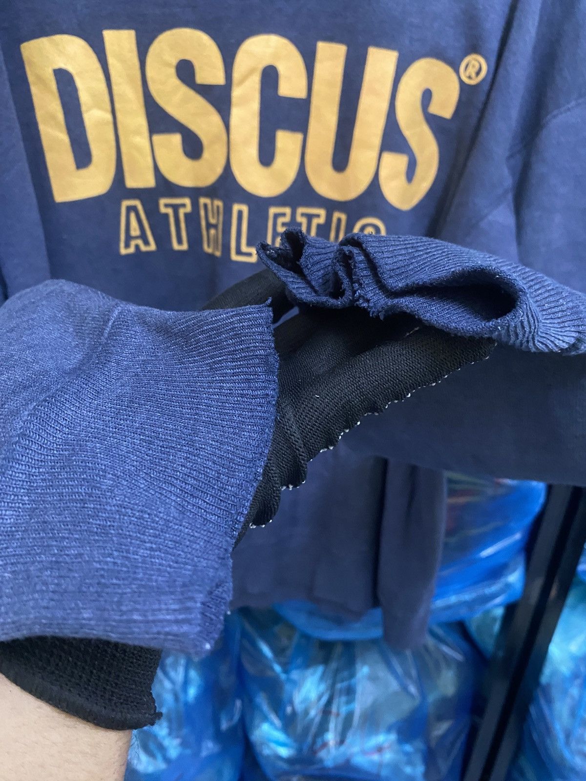 Vintage Vintage DISCUS ATHLETIC Navy Blue Heavyweight Sweatshirt Size US L / EU 52-54 / 3 - 6 Thumbnail
