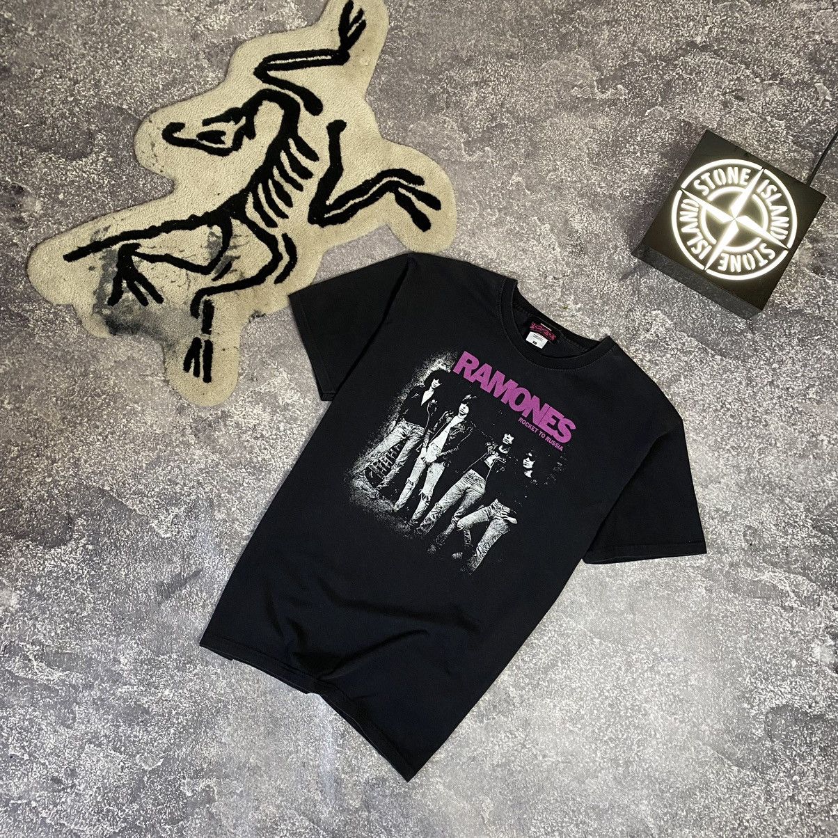 Band Tees Vintage Ramones Rocket to Russia Big Logo rock band tee Size US L / EU 52-54 / 3 - 2 Thumbnail