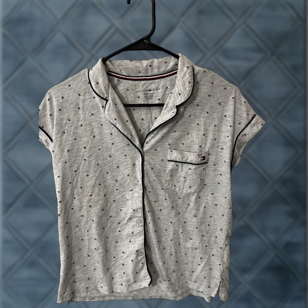 Tommy Hilfiger Tommy Hilfiger Women Pajama Top Sleepwear Small Gray Hearts Logo Print Short Sleeve Button Closed Size S / US 4 / IT 40 - 1 Thumbnail