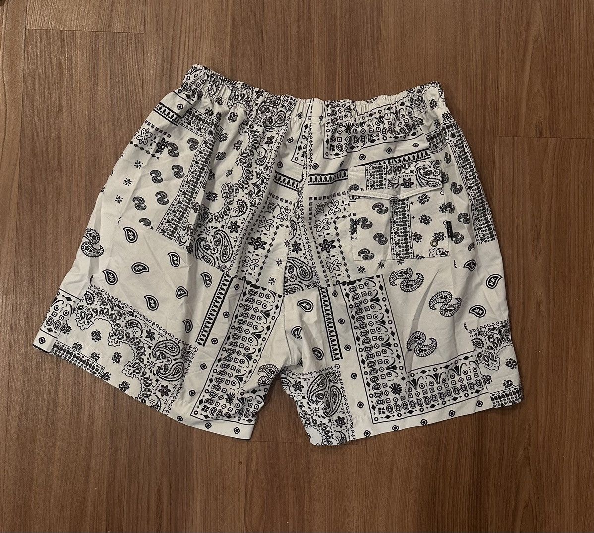 Purple Brand Purple BRAND ECRU White Paisley Swim Short Size XXL Size US 38 / EU 54 - 2 Thumbnail