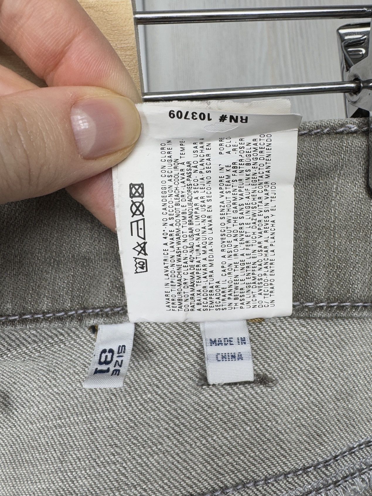 Armani Armani Jeans Vintage Baggy Backprint Flared Grey Denim Pants Size 34" / US 12 / IT 48 - 13 Thumbnail