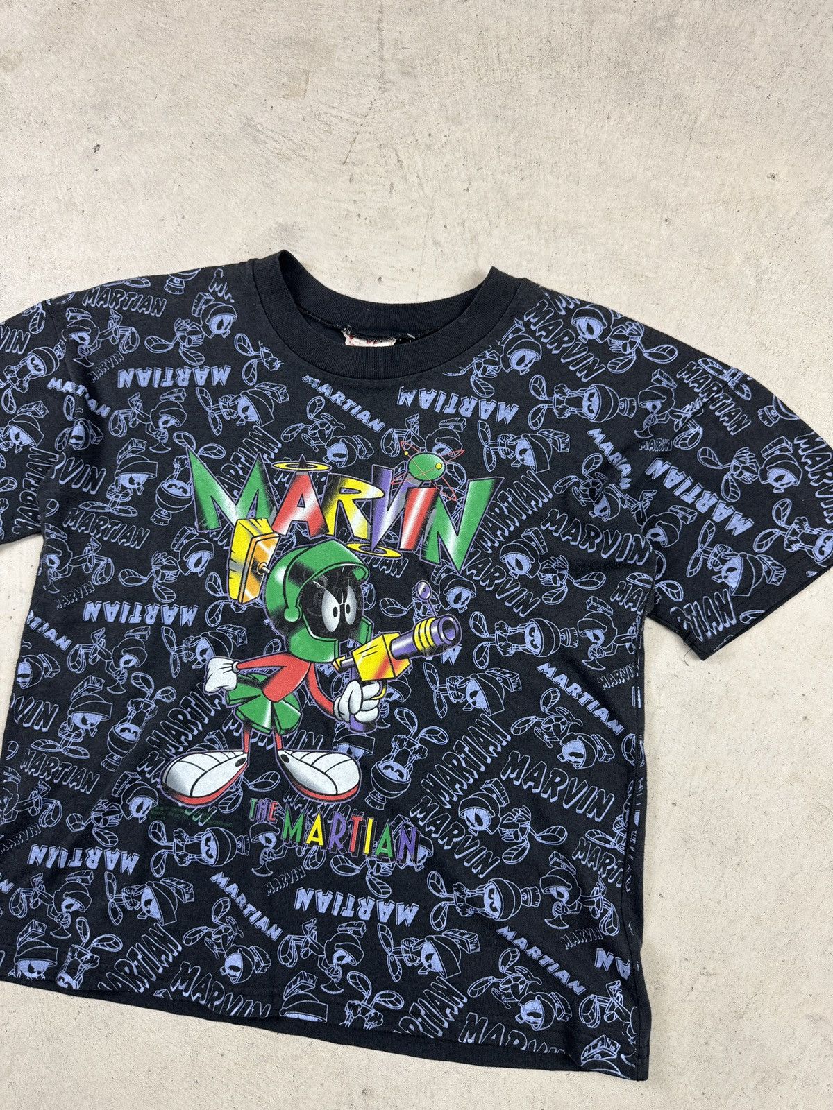 Vintage 1994 Marvin The Martian AOP Tee Size L / US 10 / IT 46 - 2 Thumbnail