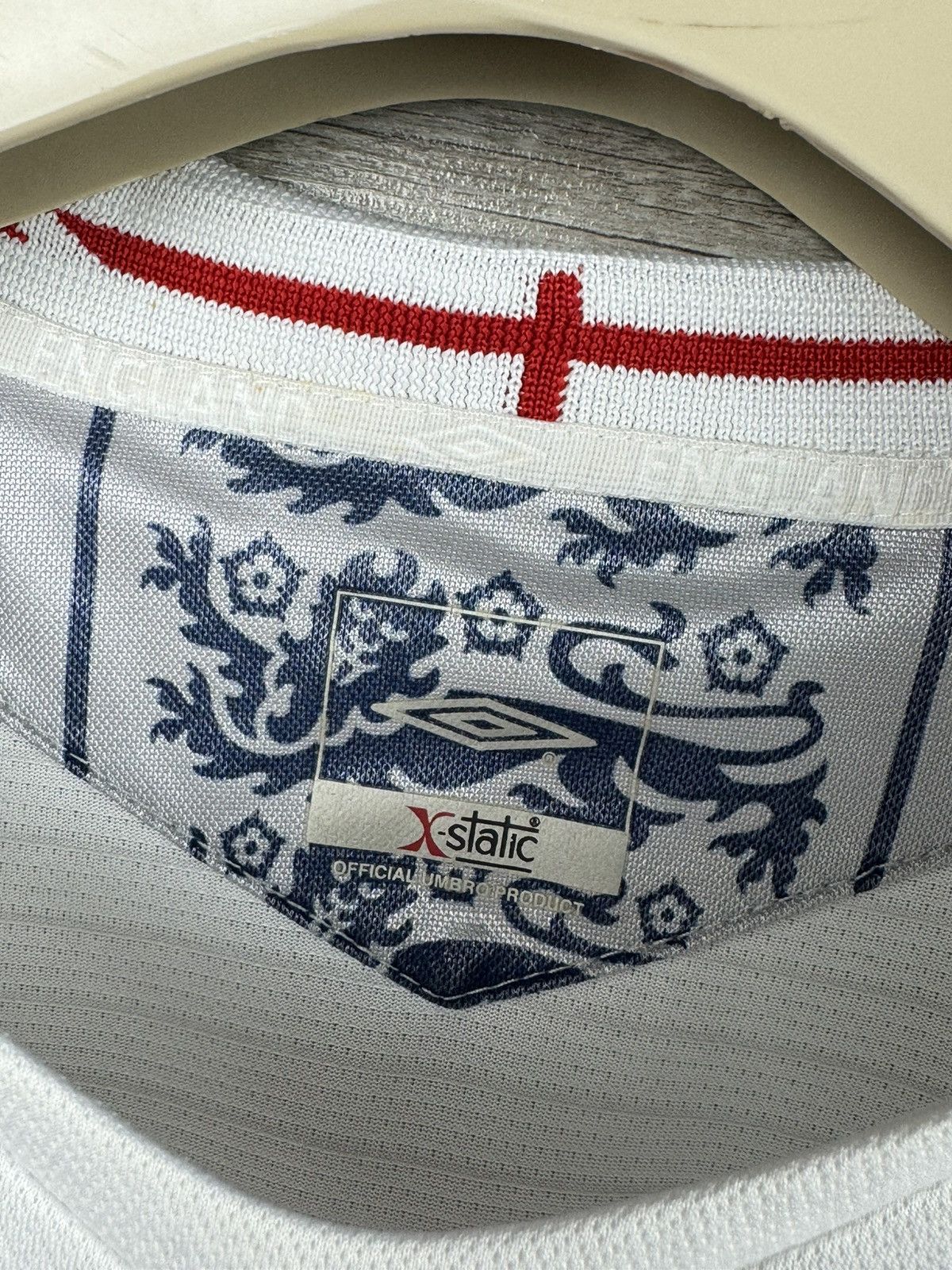 Umbro ENGLAND 2005 2007 HOME SHIRT FOOTBALL SOCCER JERSEY SIZE L Size US L / EU 52-54 / 3 - 4 Thumbnail