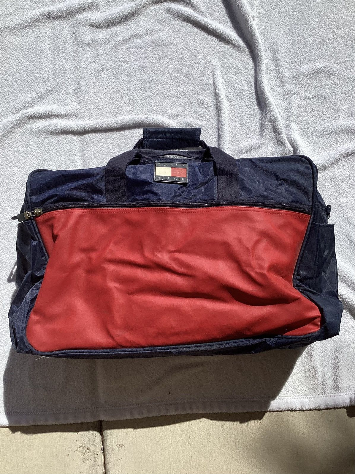 Tommy Hilfiger × Vintage Vintage 90s Tommy Hilfiger larger side duffel/luggage piece Size ONE SIZE - 1 Thumbnail