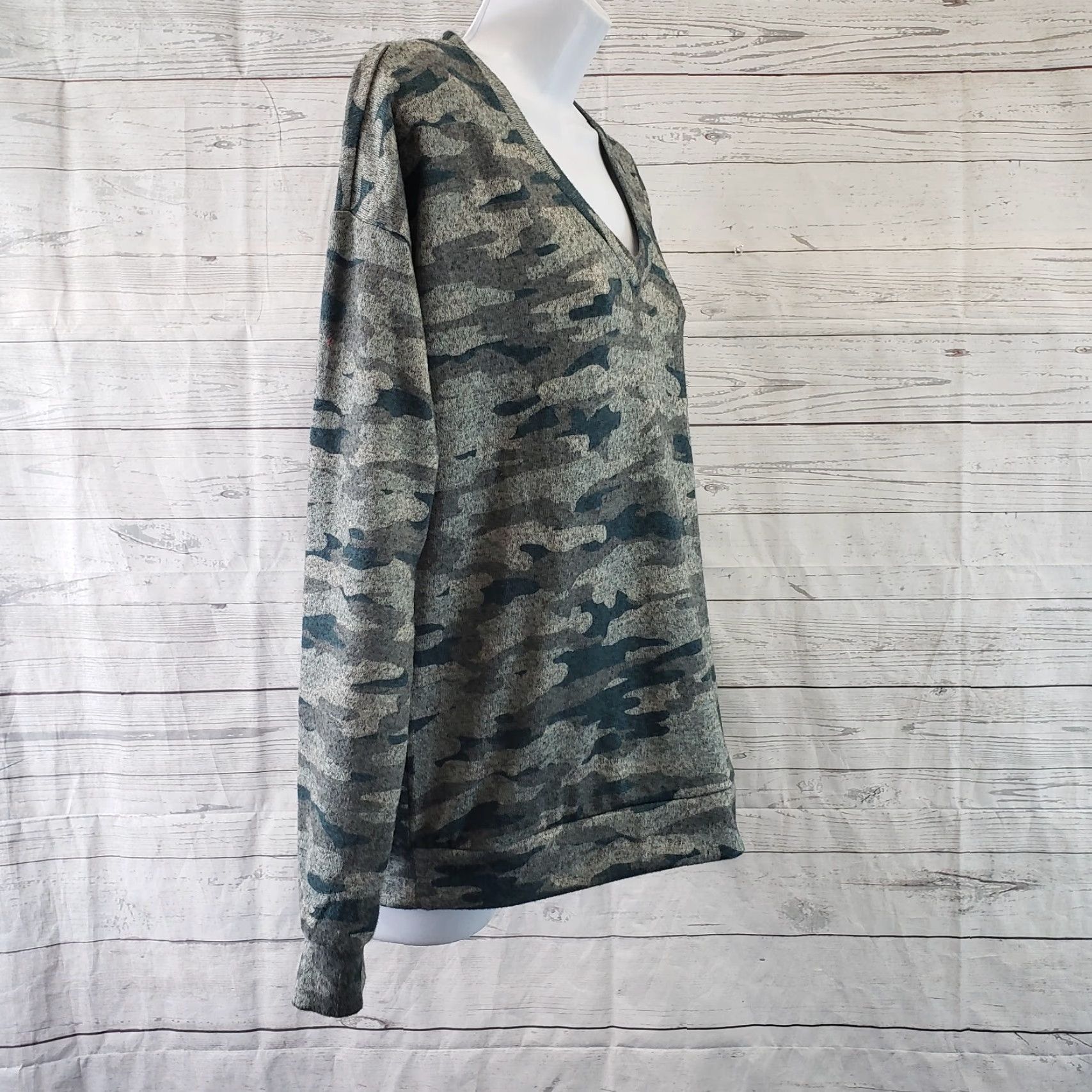 Vintage Carve Designs Womens Pullover Top Sz S Green Camo V-Neck Long Sleeve Blouse Size S / US 4 / IT 40 - 3 Thumbnail