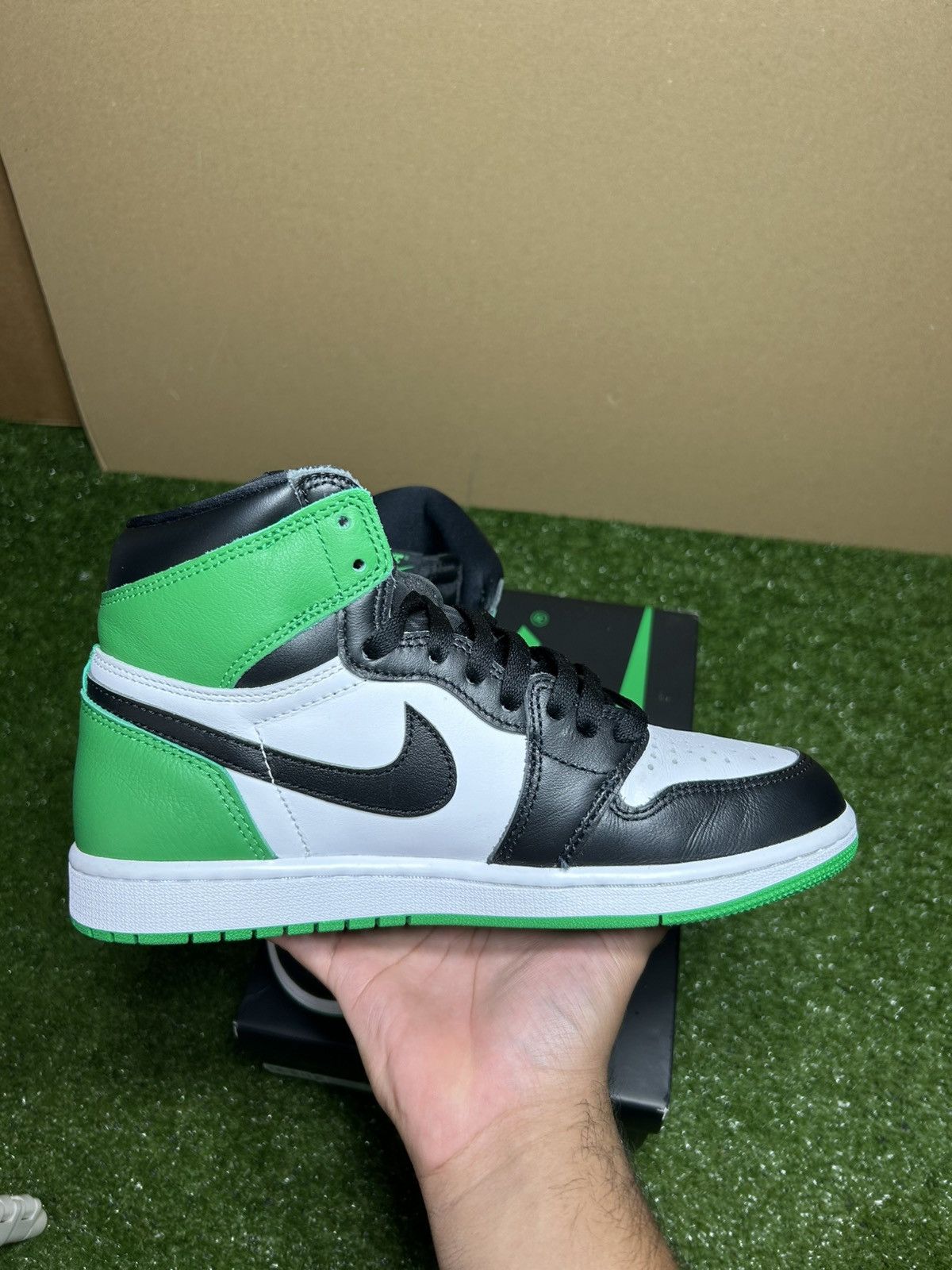 Jordan Brand Jordan 1 Lucky Green Size US 8 / EU 41 - 4 Thumbnail