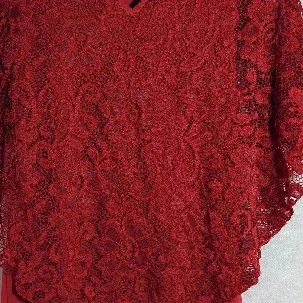 Vintage Onyx Apparel Red Lace Overlay Blouse sz S Pearl look accent Size S / US 4 / IT 40 - 2 Thumbnail
