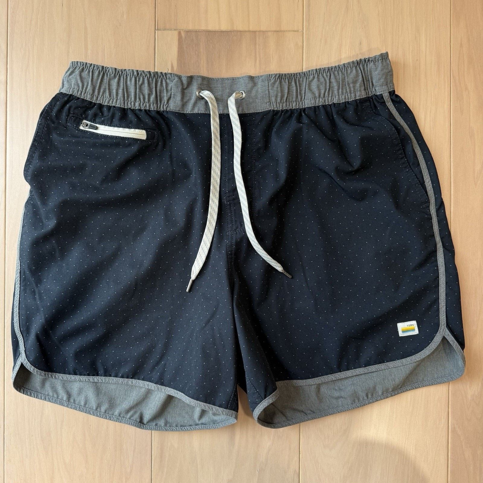 Vuori Vuori Banks Shorts Medium Black Polka Dot 5" Workout Size US 30 / EU 46 - 3 Thumbnail