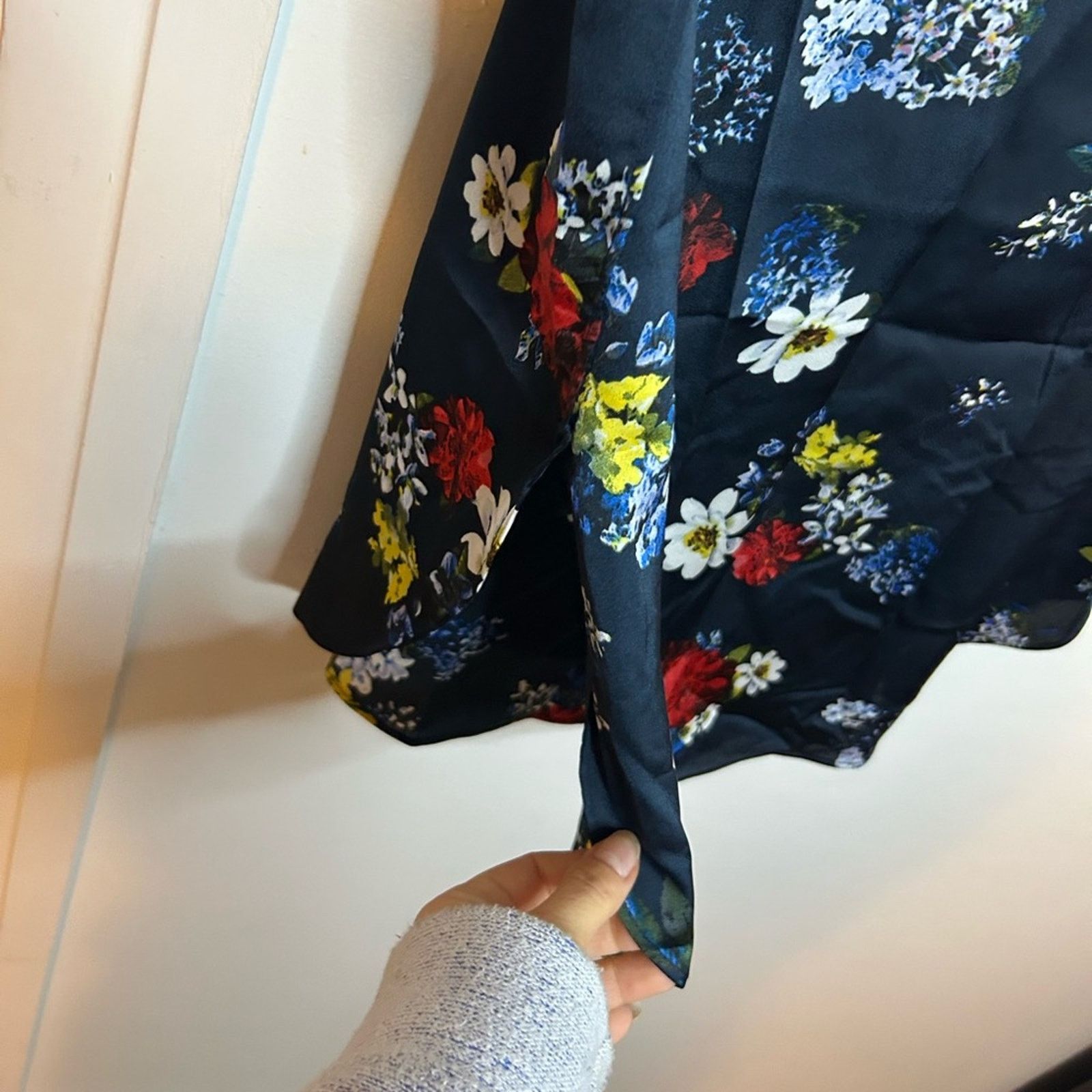 Banana Republic Nwt Banana Republic Navy Blue Floral ShortSleeve Popover Top Size XS / US 0-2 / IT 36-38 - 5 Thumbnail