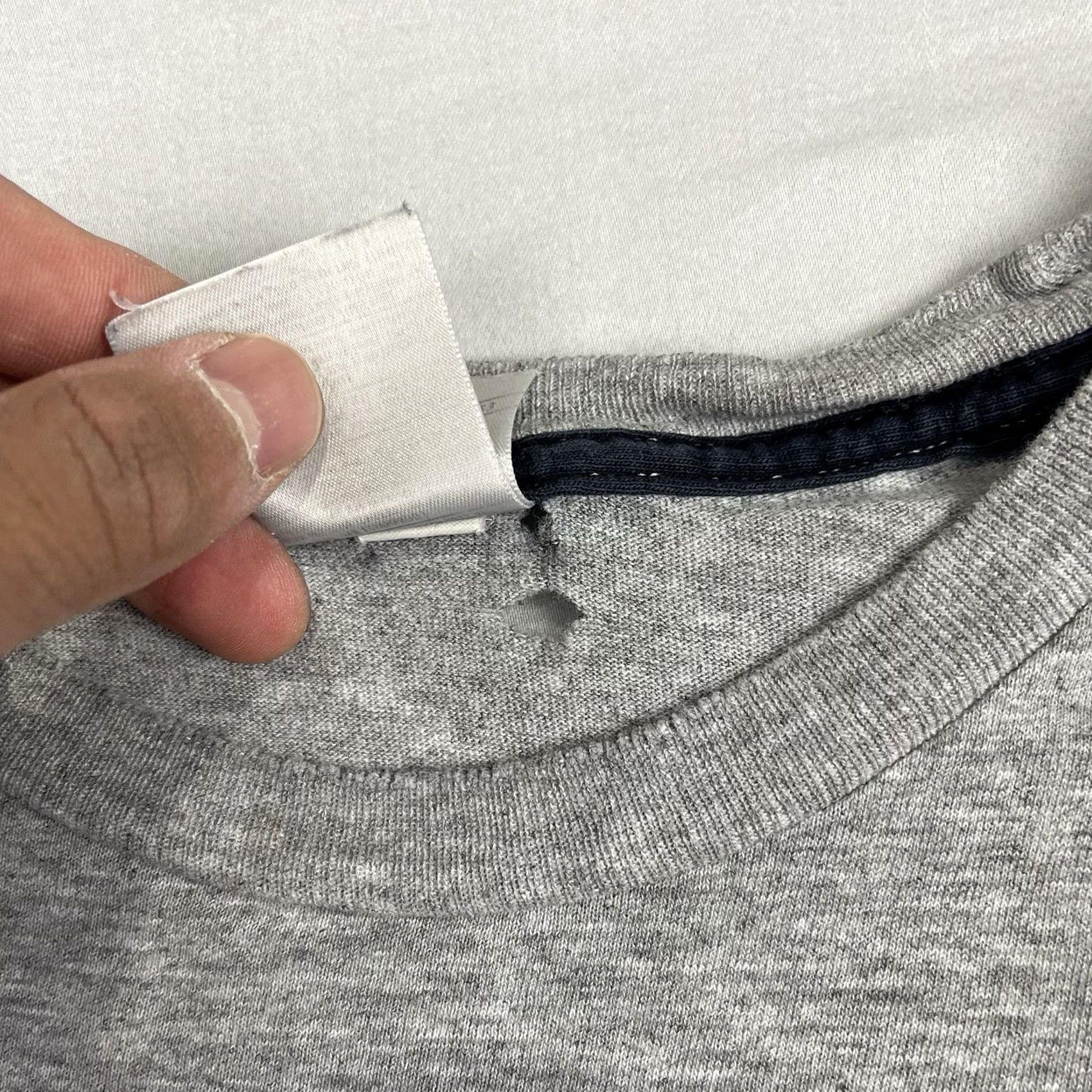 Nike VINTAGE Nike Shirt Mens 2XL Gray Swoosh Logo Tee Streetwear 2XL Size Adult Mens USA Retro Sports Cotton Crew Neck Short Sleeve T-Shirt Gross? Size US XXL / EU 58 / 5 - 7 Thumbnail