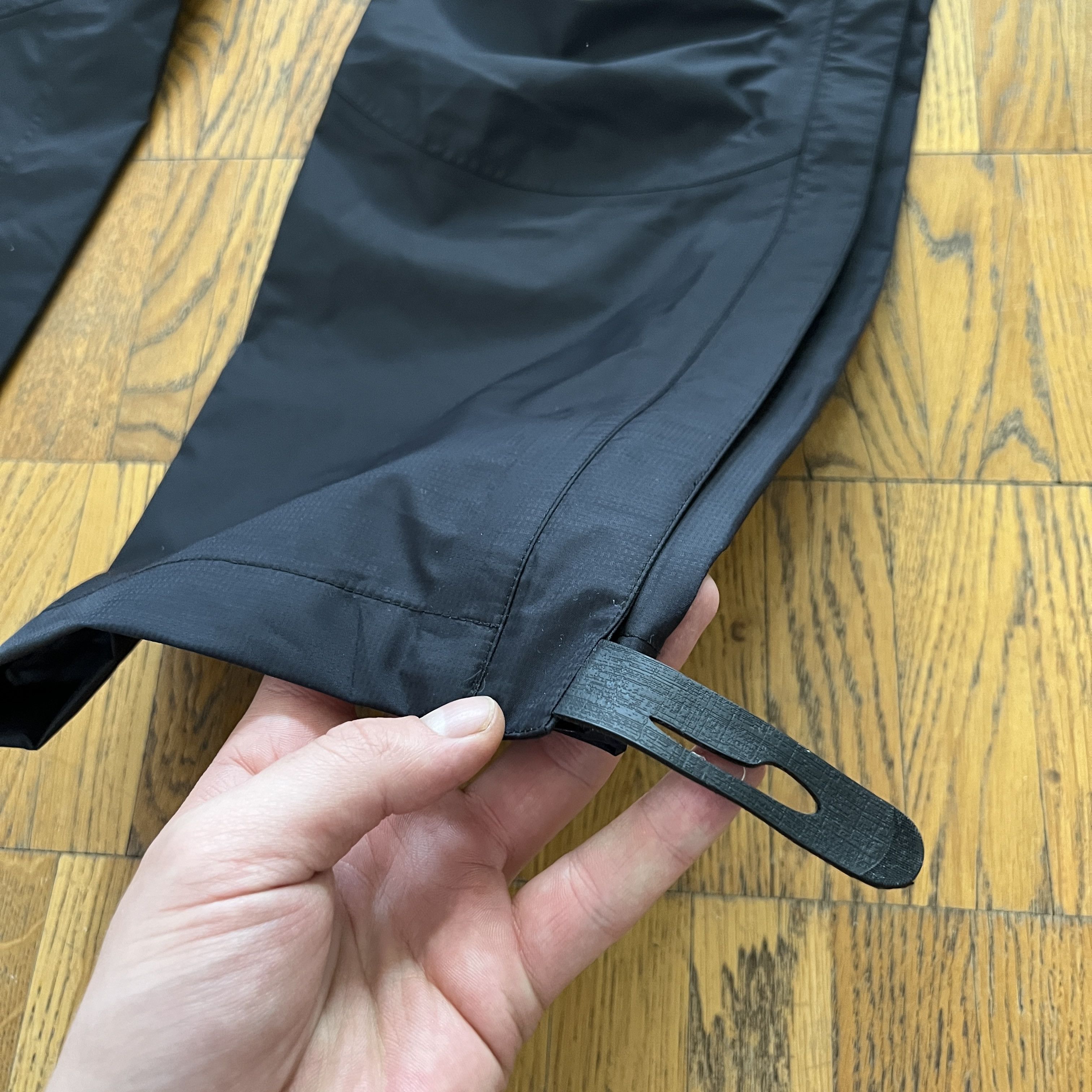 Arc'teryx Women's SAS Scandinavian Airlines Waterproof Pants Size 40 Size 27" / US 4 / IT 40 - 5 Thumbnail