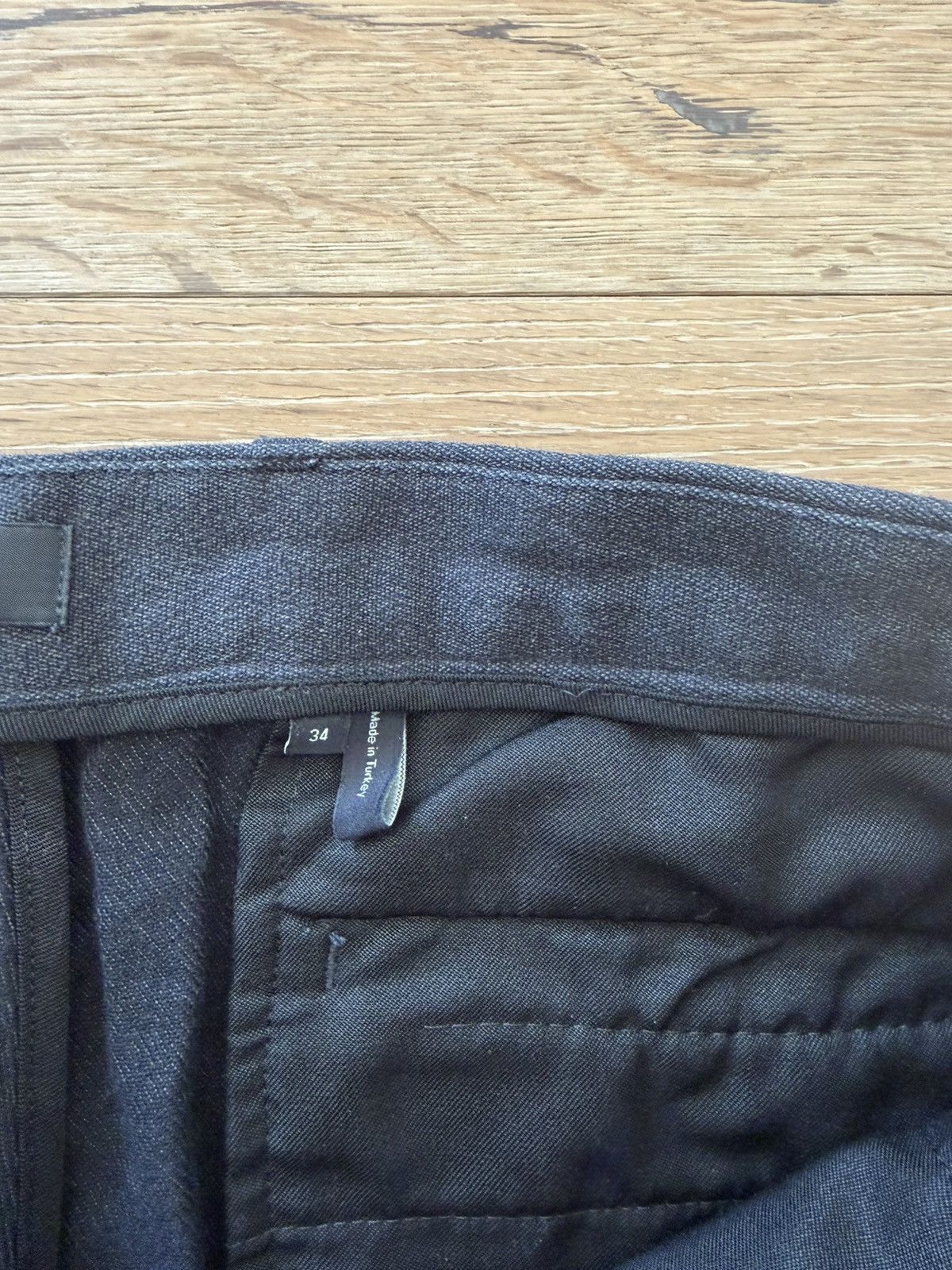Theory Theory Chinos Textured Dark Grey Casual Pants Men’s Size 34 Size US 34 / EU 50 - 4 Thumbnail