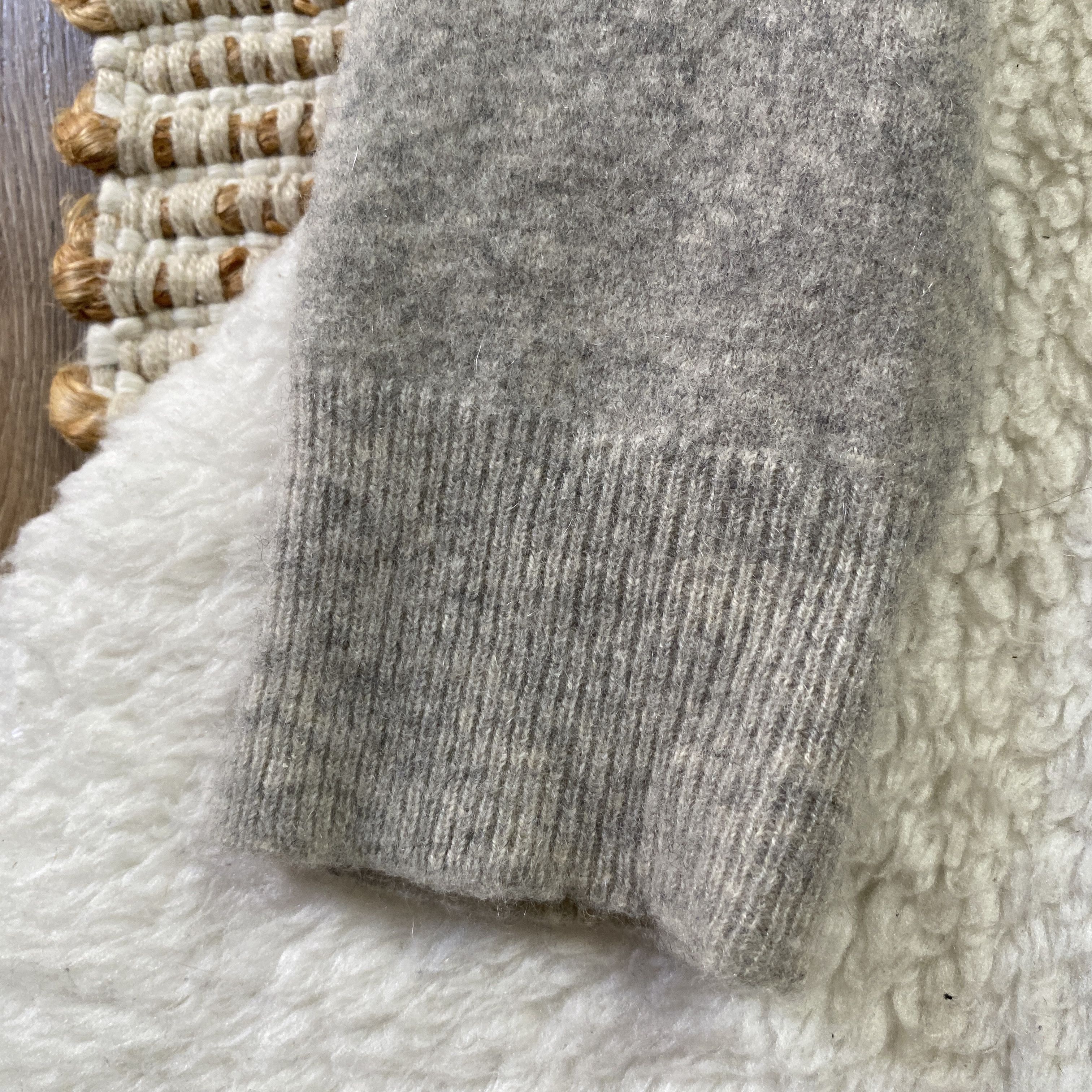 Other Italian Luxury 100% Cashmere Grey Crewneck Sweater Size M / US 6-8 / IT 42-44 - 6 Thumbnail