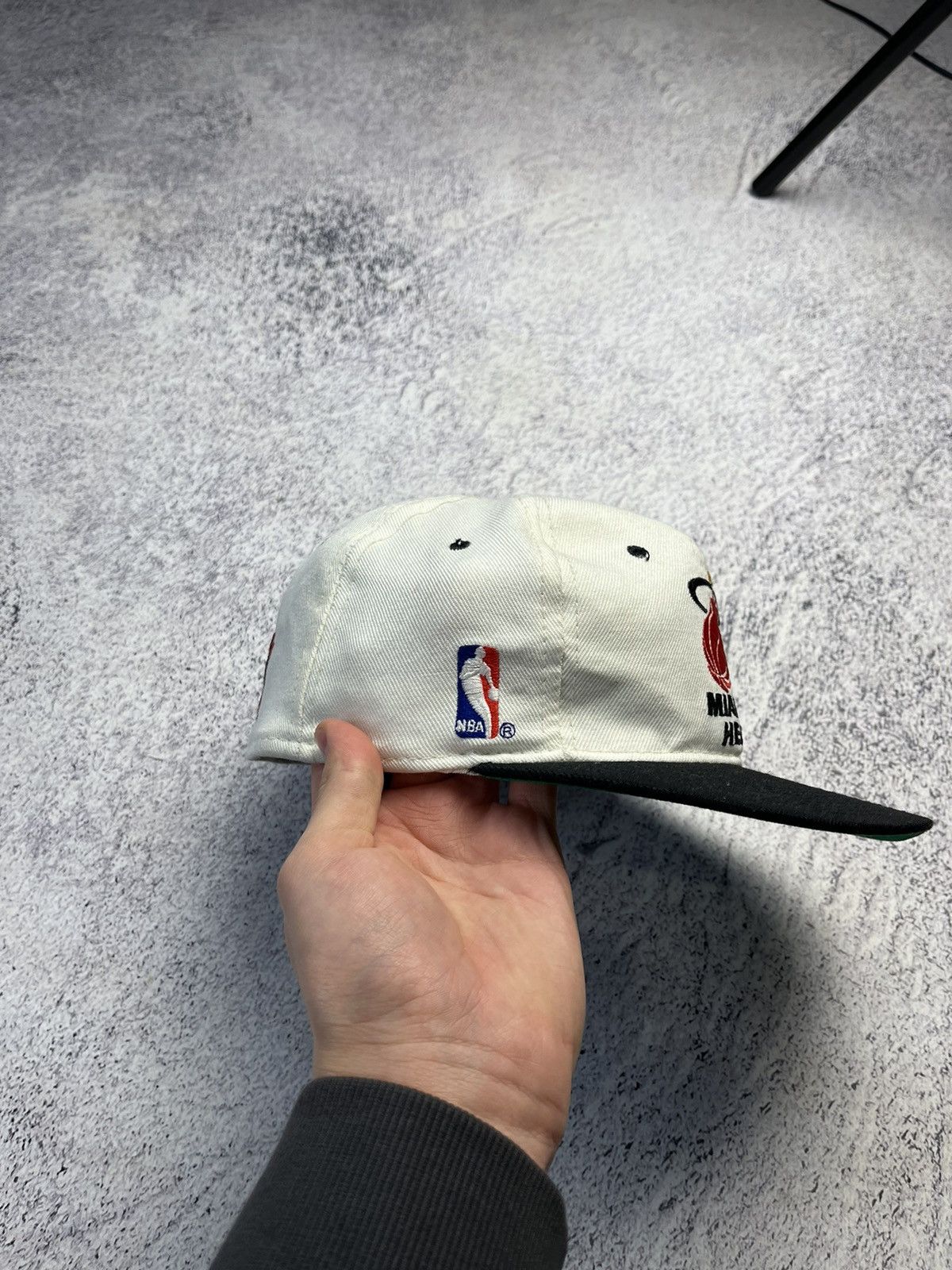 NBA Vintage Miami Heat Cap NBA Streetwear Rare Casual Fan Logo Size ONE SIZE - 6 Thumbnail