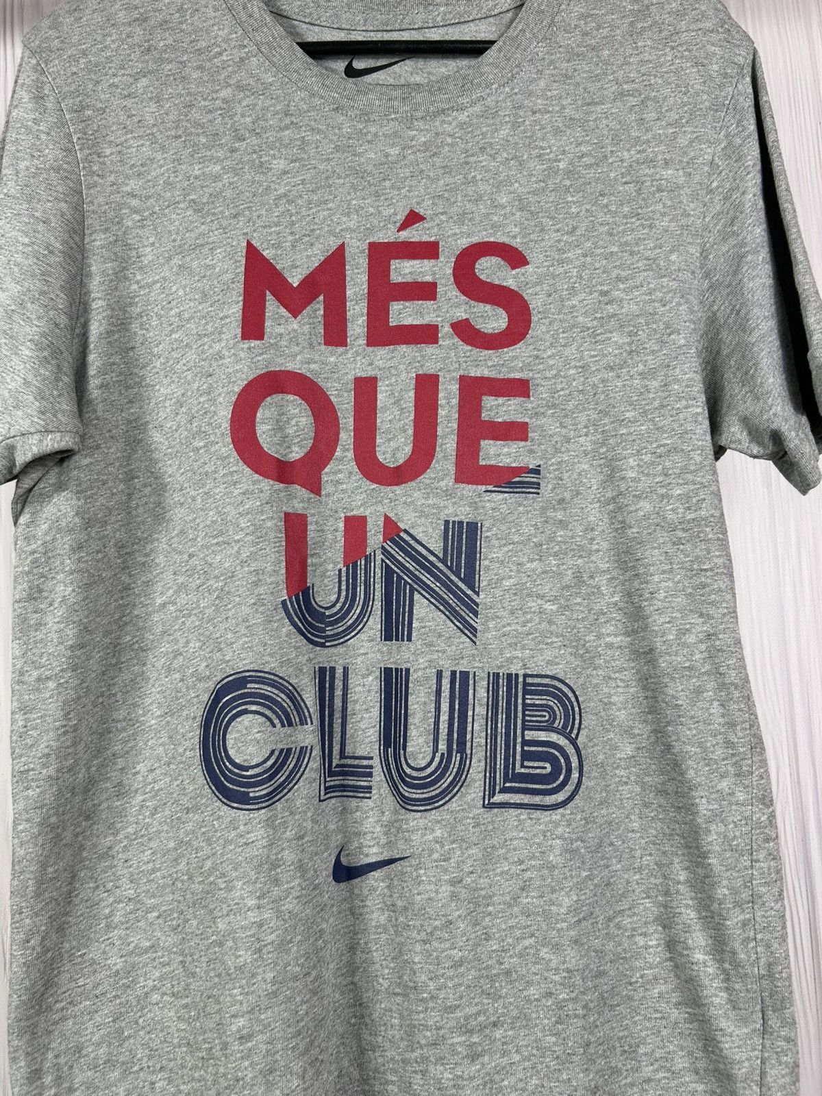 Nike Nike F.C. Barcelona Mes que un club T-Shirt Size S Size US S / EU 44-46 / 1 - 4 Thumbnail