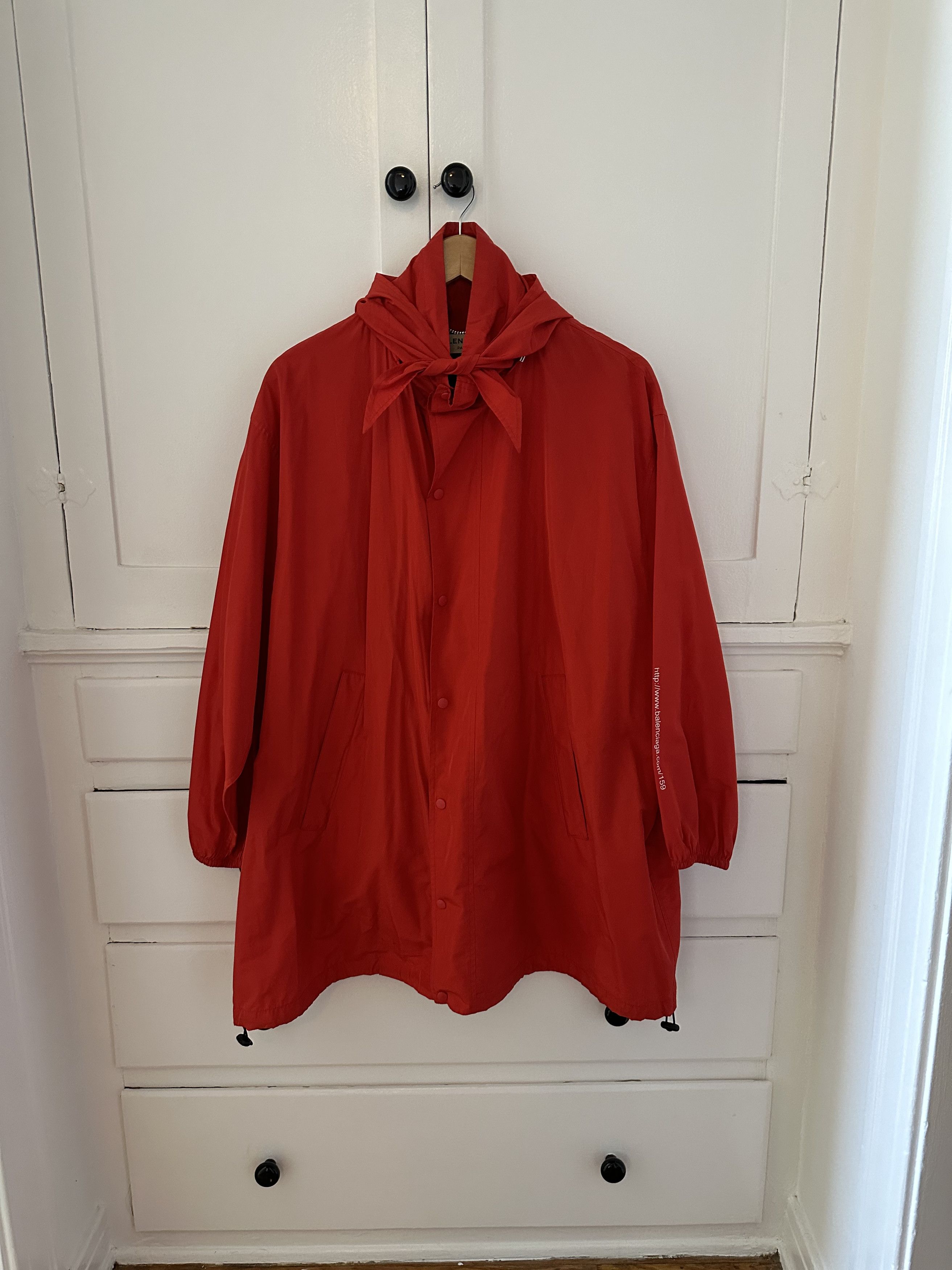 Balenciaga Balenciaga 2016 Red Raincoat with optional tied hood Size XS / US 0-2 / IT 36-38 - 1 Thumbnail