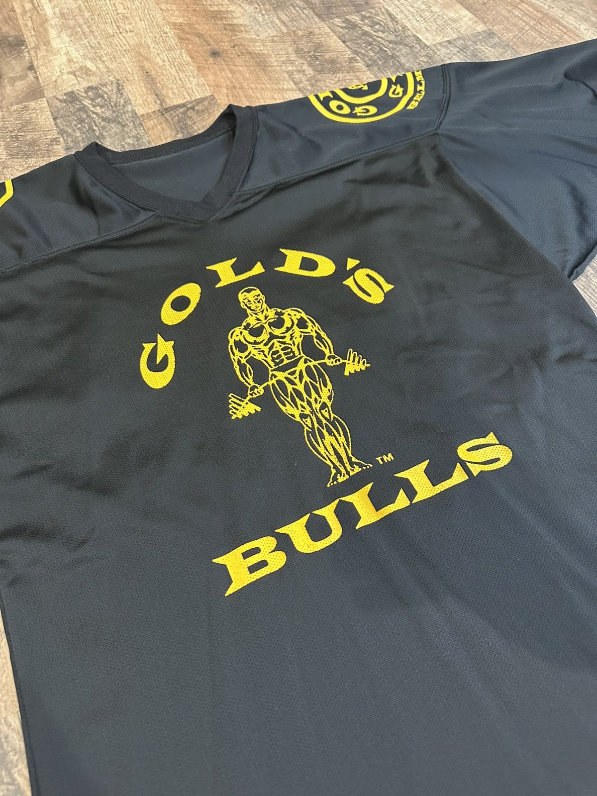 Vintage Vintage Gold’s Gym Bulls Jersey Venus Athletic Wear Size XL Size US XL / EU 56 / 4 - 2 Thumbnail