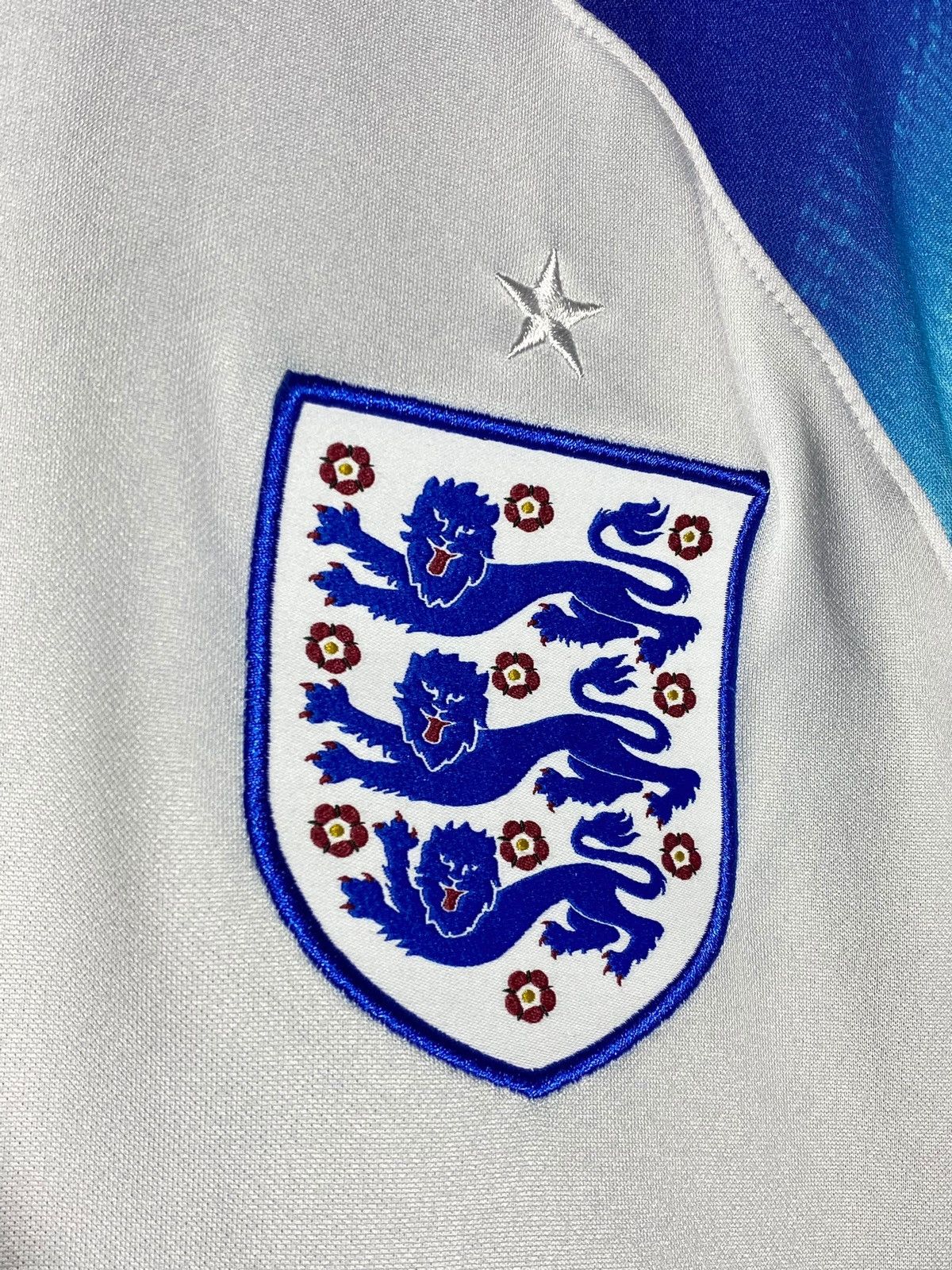 Nike #22 Bellingham England 2022 home football shirt Size US L / EU 52-54 / 3 - 6 Thumbnail