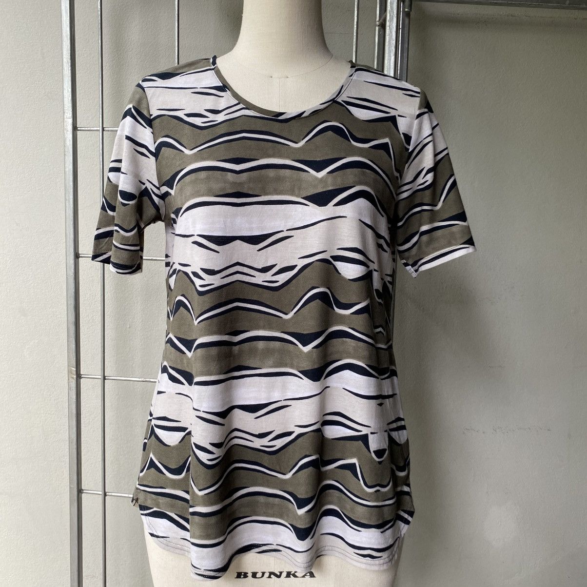 Designer EVEX Olive White Abstract Print T-Shirt Size S / US 4 / IT 40 - 14 Thumbnail