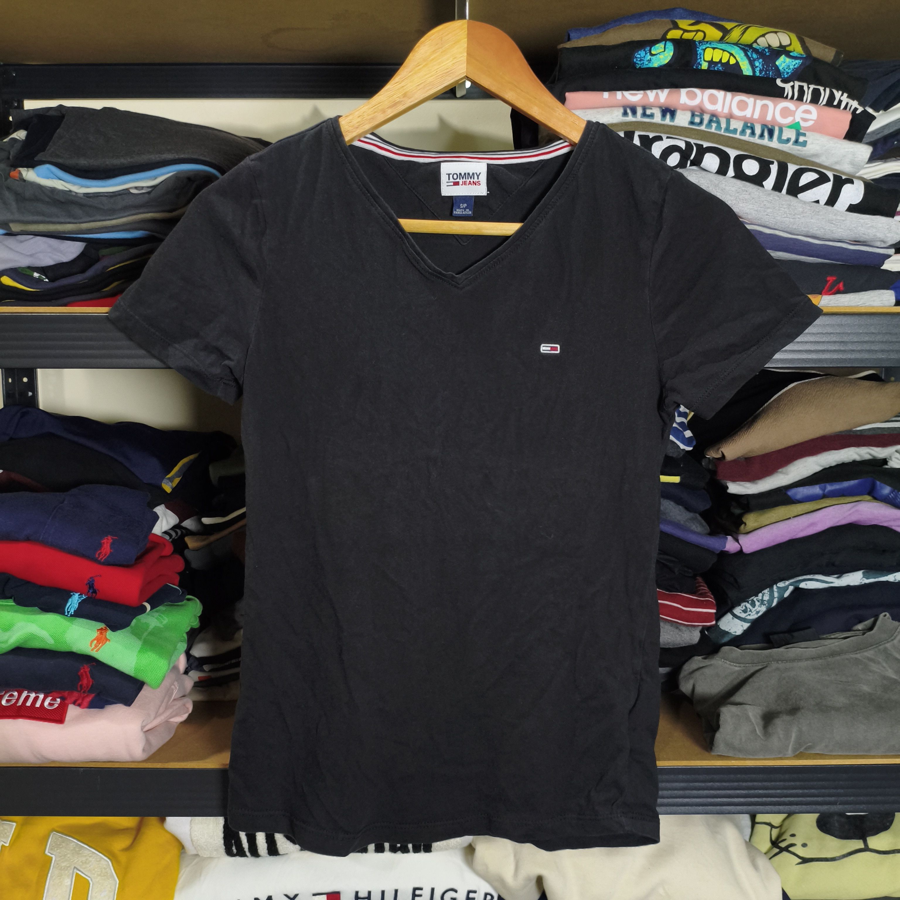 Tommy Hilfiger Tommy Jeans V Neck T-shirt Size US S / EU 44-46 / 1 - 1 Thumbnail