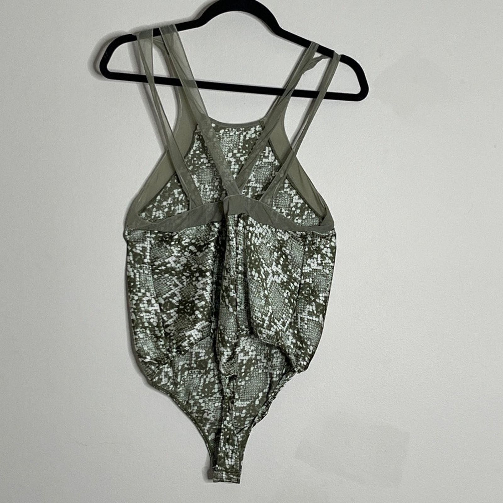Free People Free People Moss Green Nights Out Snakeskin Print Bodysuit Size XS / US 0-2 / IT 36-38 - 5 Thumbnail