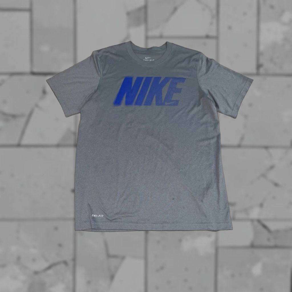 Nike Nike Dri-FIT grey Stretchy 100% Polyester graphic Tee mens size M Nike Dri-FIT Grey Stretchy 100% Polyester graphic Tee Mens Size M Size US M / EU 48-50 / 2 - 1 Thumbnail