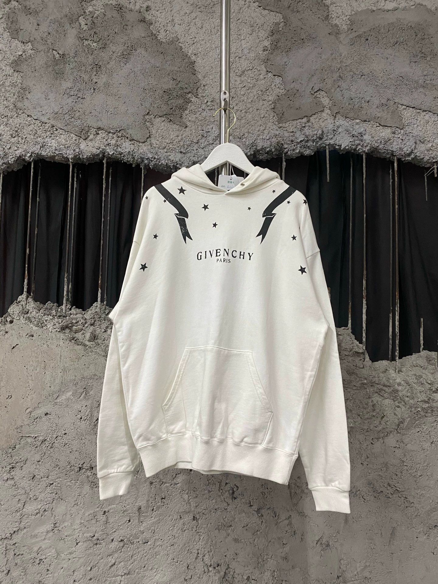 Givenchy Givenchy hoodie M new Size M / US 6-8 / IT 42-44 - 1 Thumbnail
