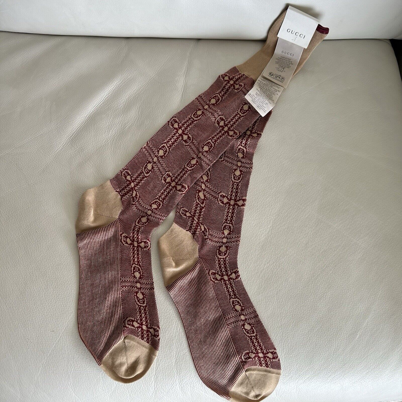 Gucci NEW Gucci Socks Red GG PRINT LOGO Ivory Sz M 721567 Long Size ONE SIZE - 2 Thumbnail