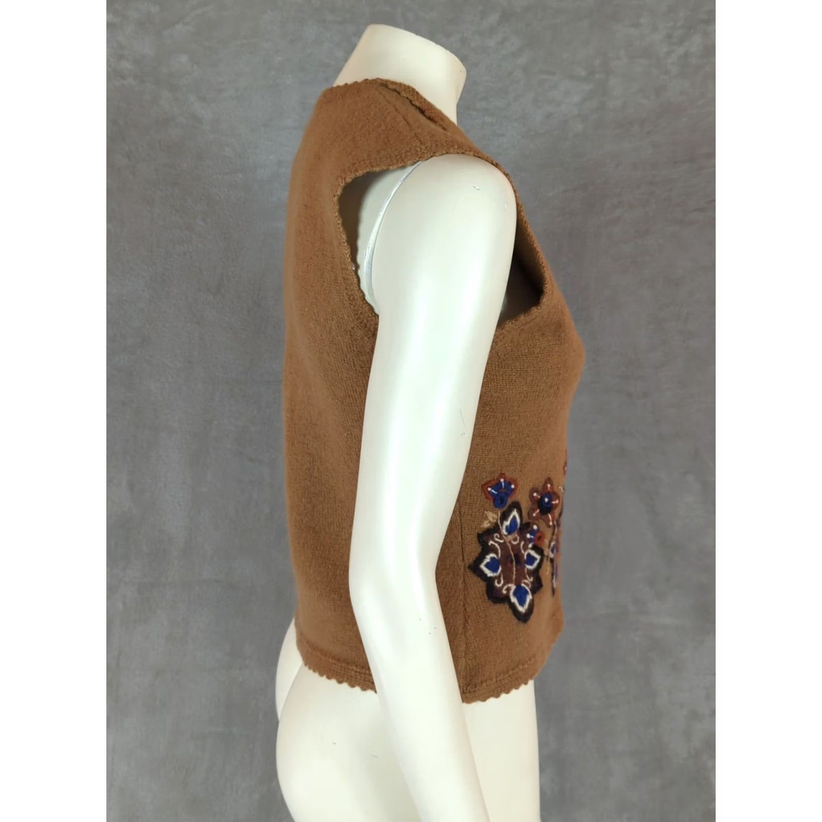 Vintage VINTAGE Koret Embroidered Sweater Vest Womens Lambswool Blend Floral V-Neck Sleeveless Button Knit Brown - Grandma Fairygrunge Style Size M / US 6-8 / IT 42-44 - 5 Thumbnail