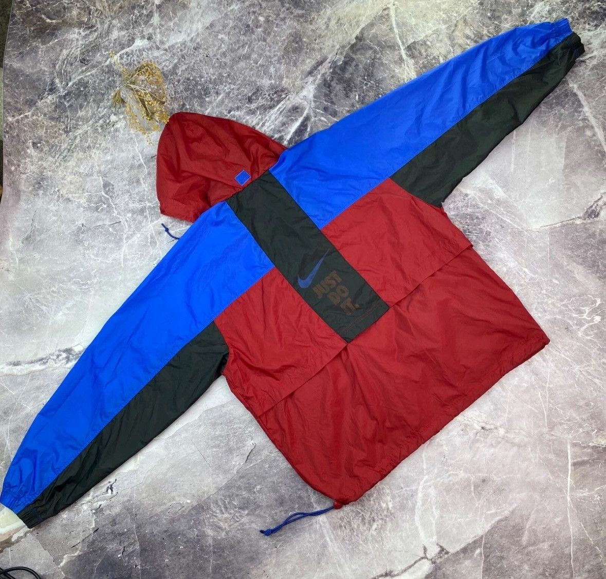 Nike Vintage Nike Windbreaker Lightweight Spring Jacket Red Size US M / EU 48-50 / 2 - 4 Thumbnail