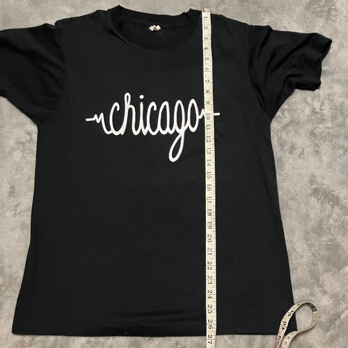 Vintage Chicago Spell out Cursive Black White Vintage Size Large Size US L / EU 52-54 / 3 - 5 Thumbnail