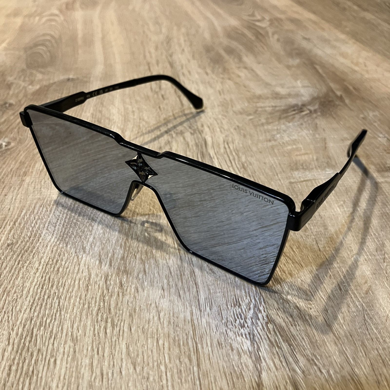 Louis Vuitton Louis Vuitton Cyclone Metal Sunglasses Black Silver Mirror Size ONE SIZE - 2 Thumbnail
