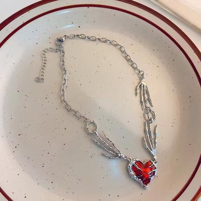 Jewelry × Vintage Red Hearth Skeleton Vampire Necklace Size ONE SIZE - 1 Thumbnail