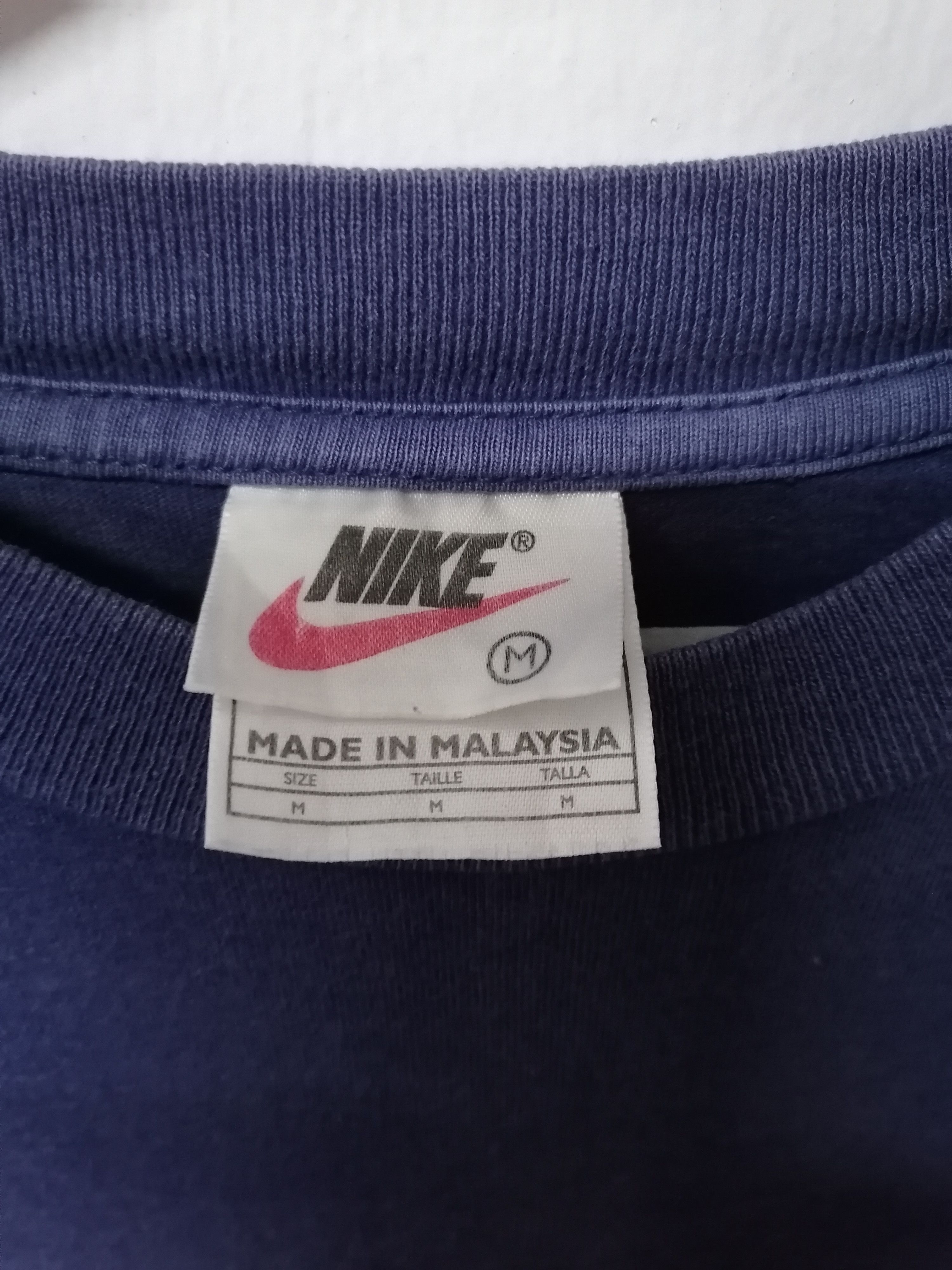 Nike Trashed Faded Vintage 90s Nike Swoosh Tee Size US M / EU 48-50 / 2 - 7 Thumbnail