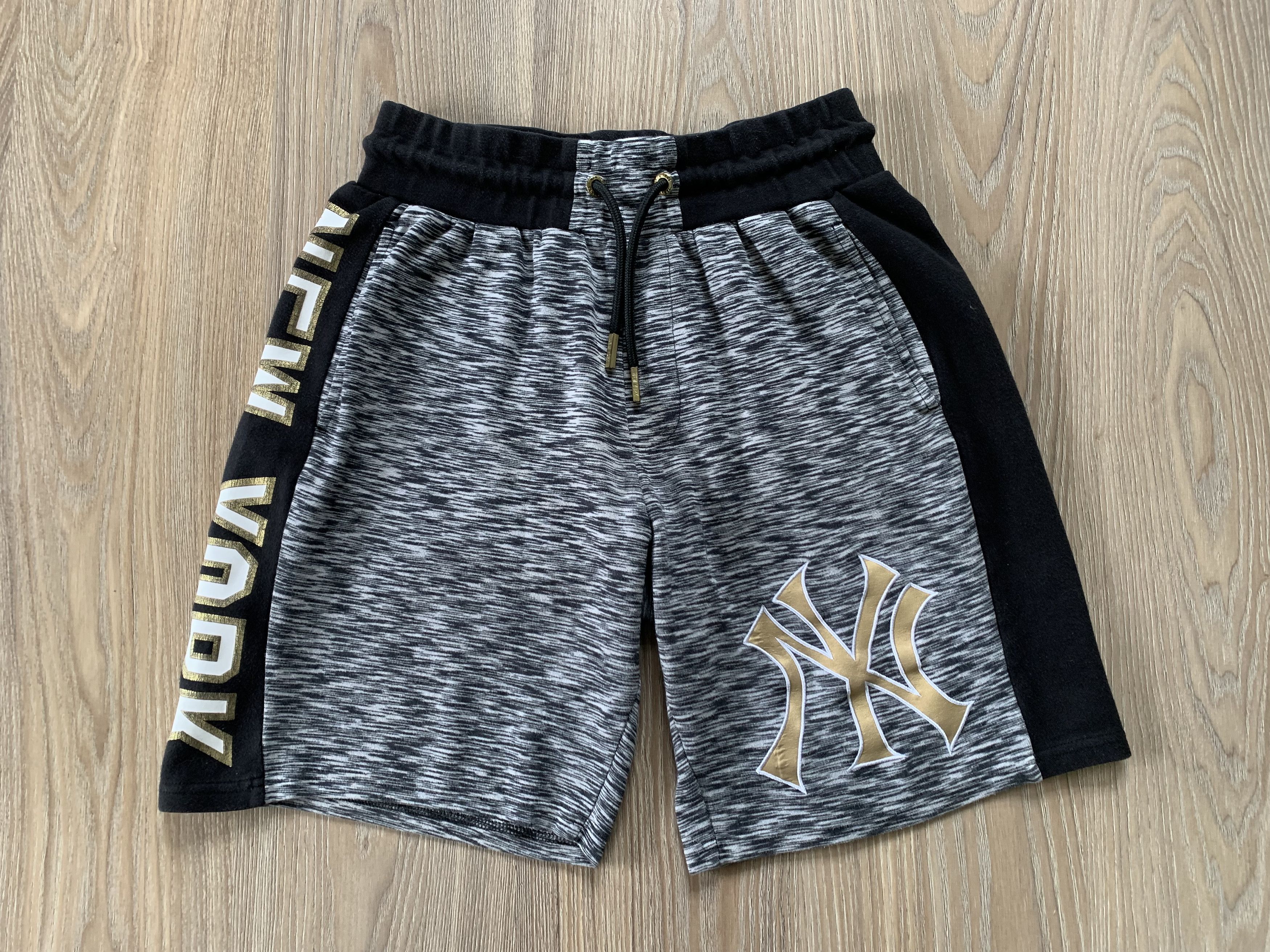MLB × Majestic Vintage Majestic New York Yankees Printed Cotton Shorts Size US 34 / EU 50 - 2 Thumbnail