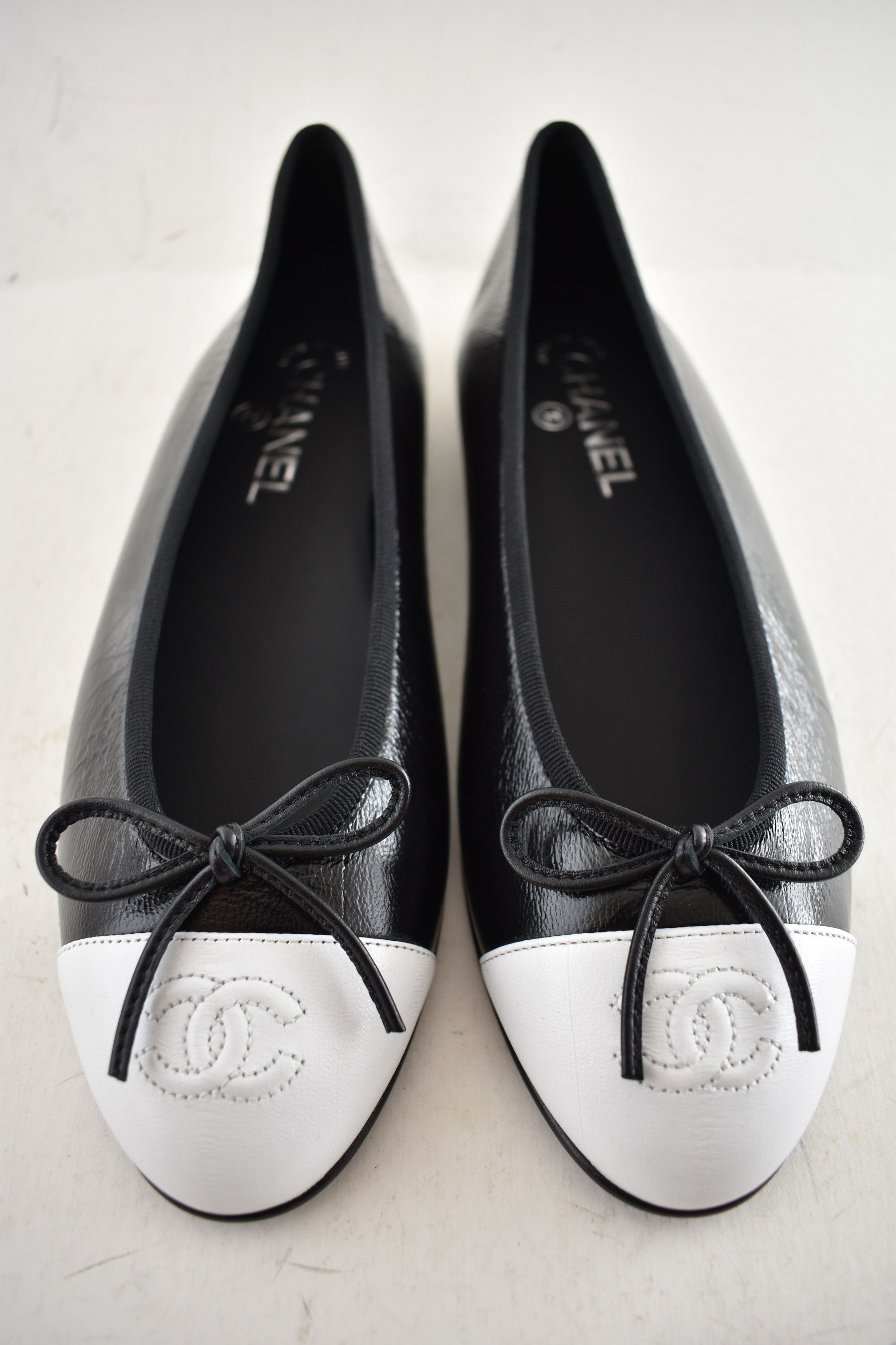 Chanel 26S White Crumpled Shiny Lambskin Ballet Ballerina Flat 35.5 Size US 5.5 / IT 35.5 - 12 Thumbnail