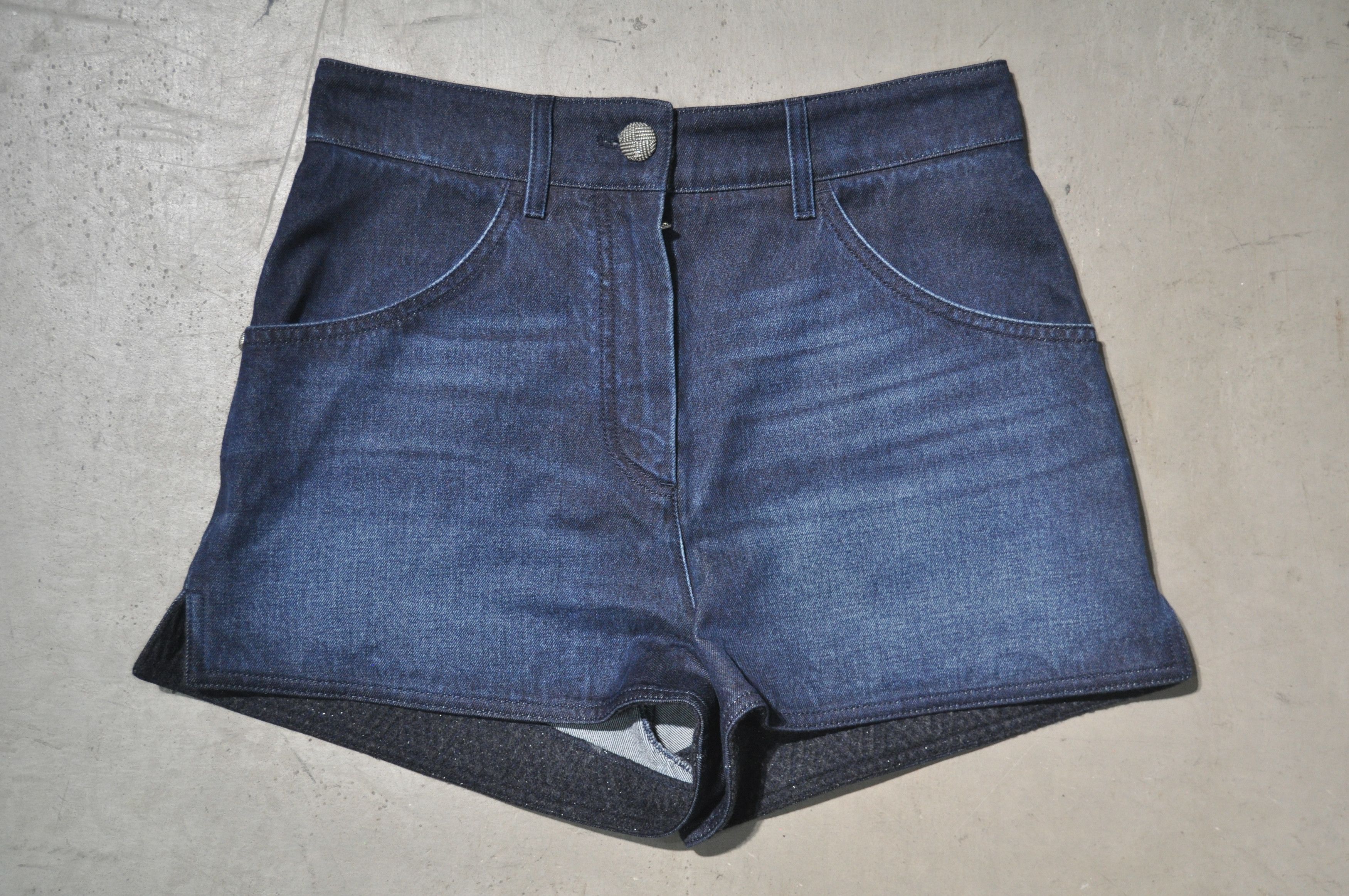 Chanel Chanel - Denim Shorts Size 26" / US 2 / IT 38 - 1 Thumbnail