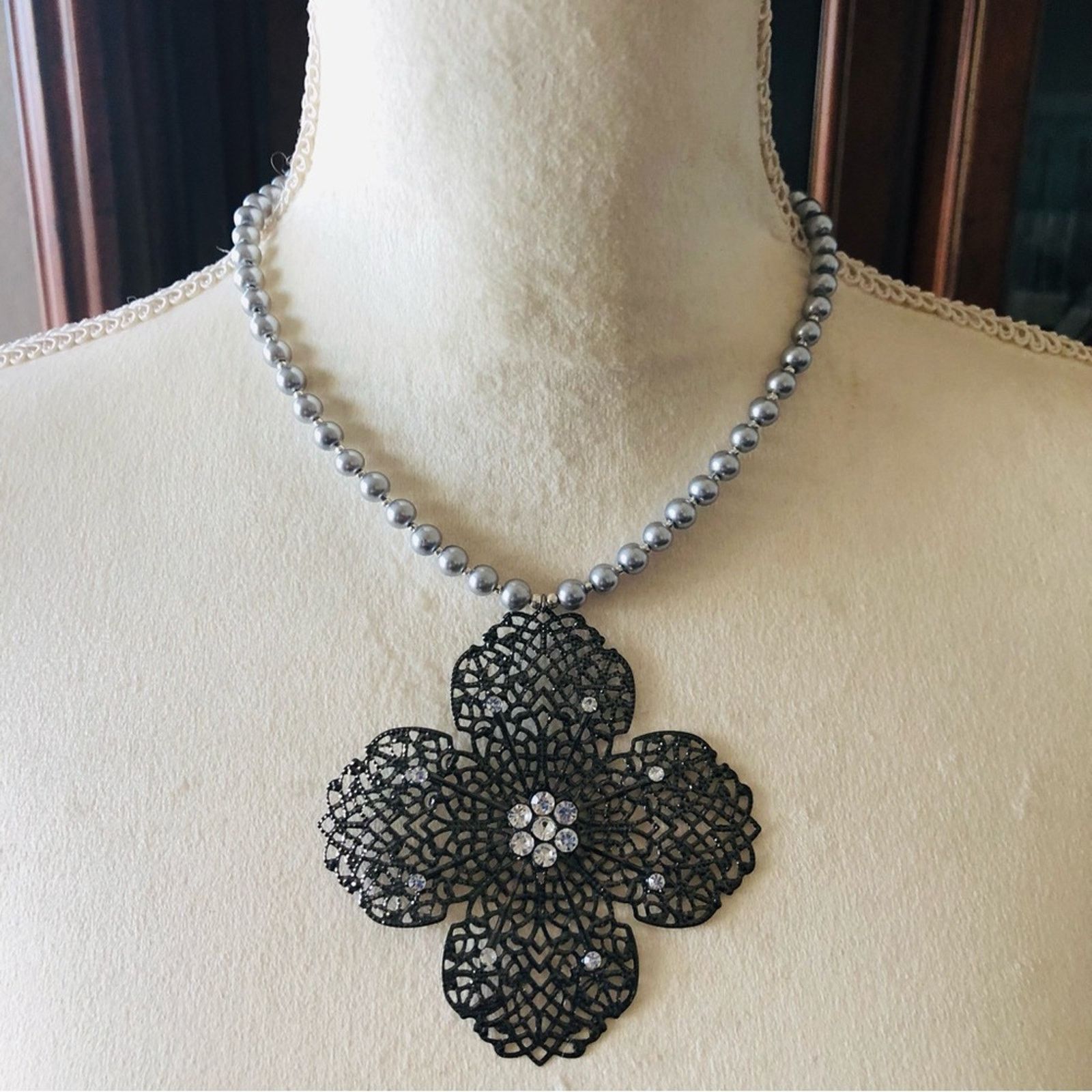 Handmade Handcrafted repurpose large filigree floral Pearl necklace Size ONE SIZE - 3 Thumbnail
