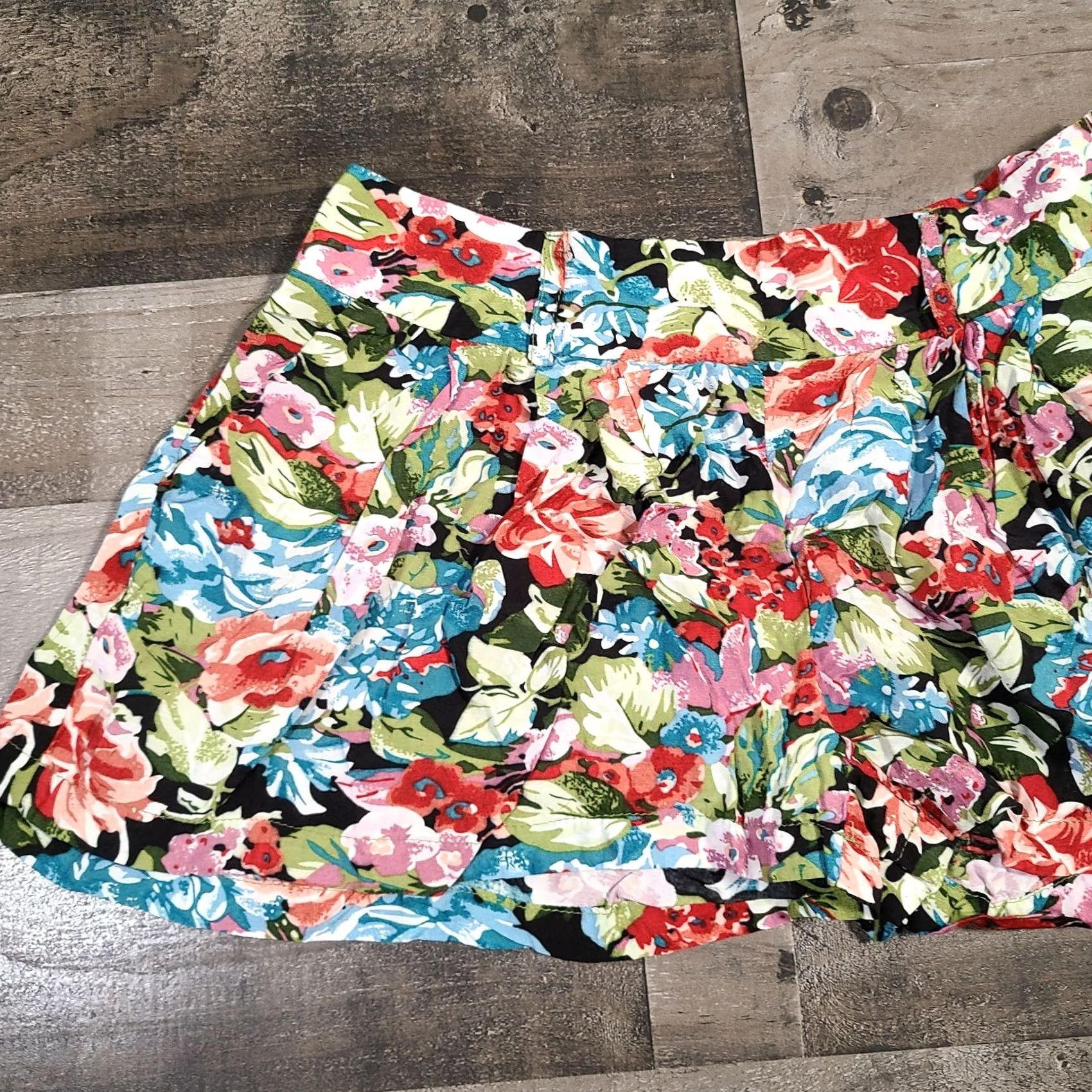 Forever 21 FOREVER 21 Shorts Womens S Green Floral Pleated Front Zip Culotte Casual Summer Spring Size 26" / US 2 / IT 38 - 7 Thumbnail