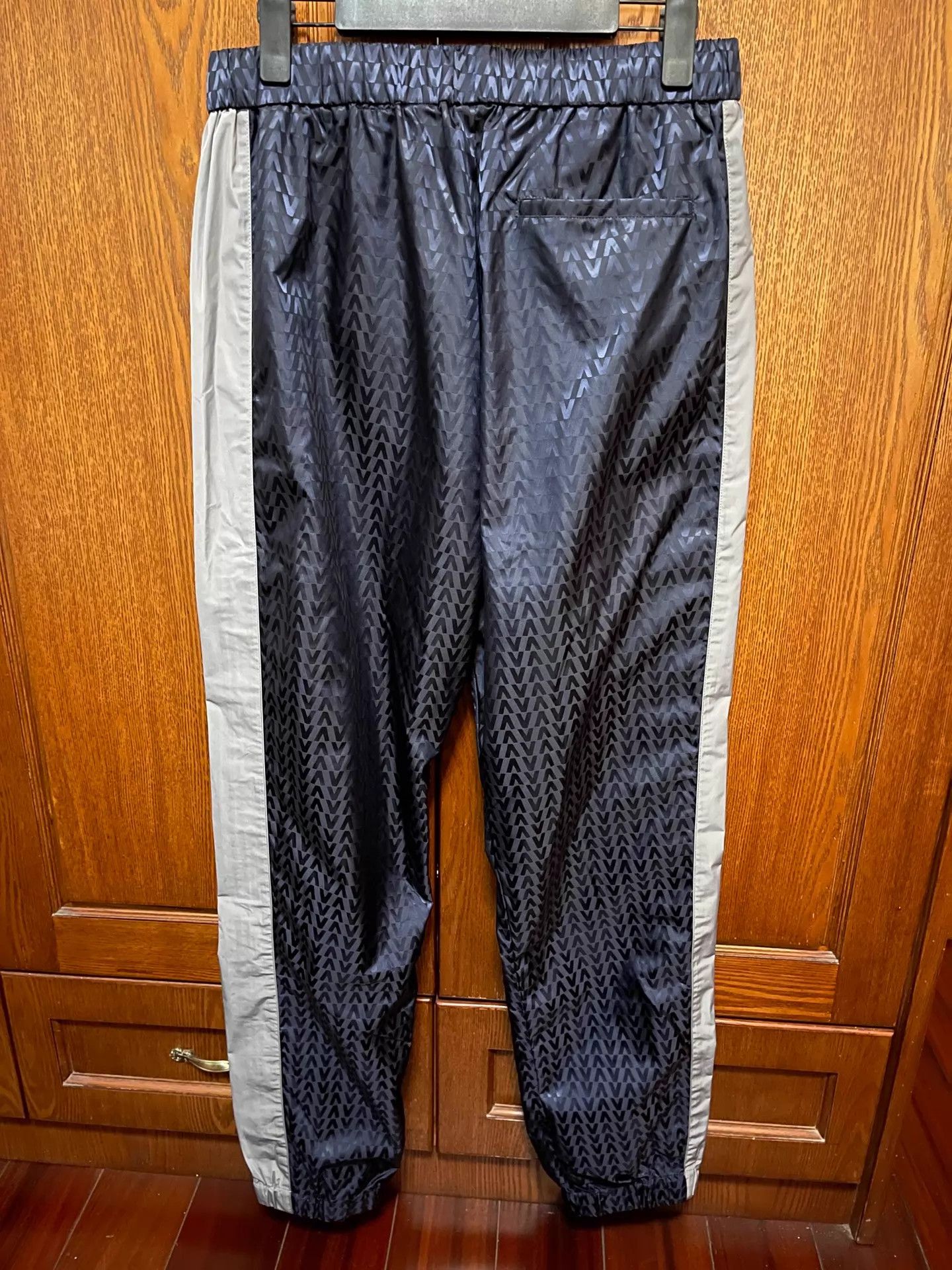 Valentino Valentino Color Blocked V Logo Nylon Track Pants 48 Size US 32 / EU 48 - 3 Thumbnail