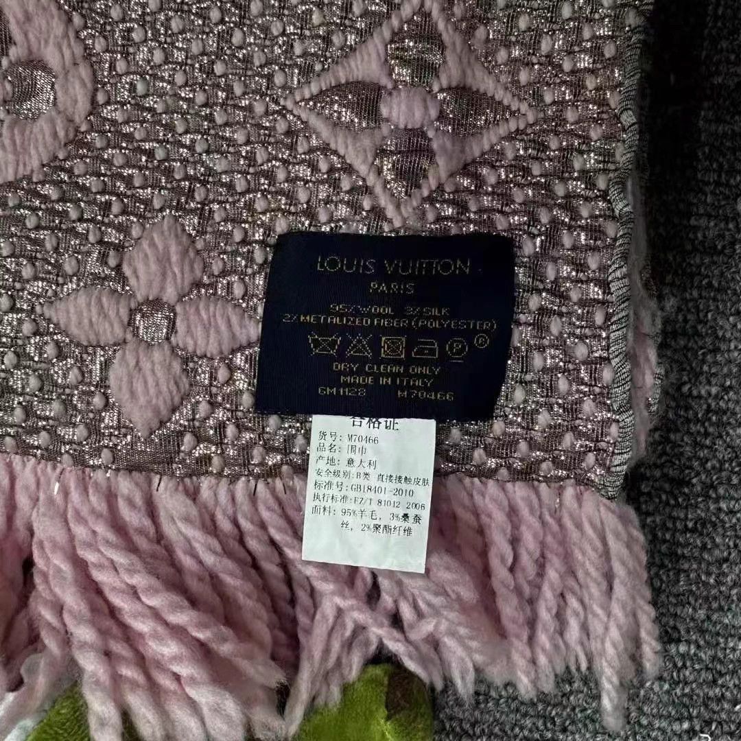 Louis Vuitton lv new pink silver allover print scarf Size ONE SIZE - 3 Thumbnail