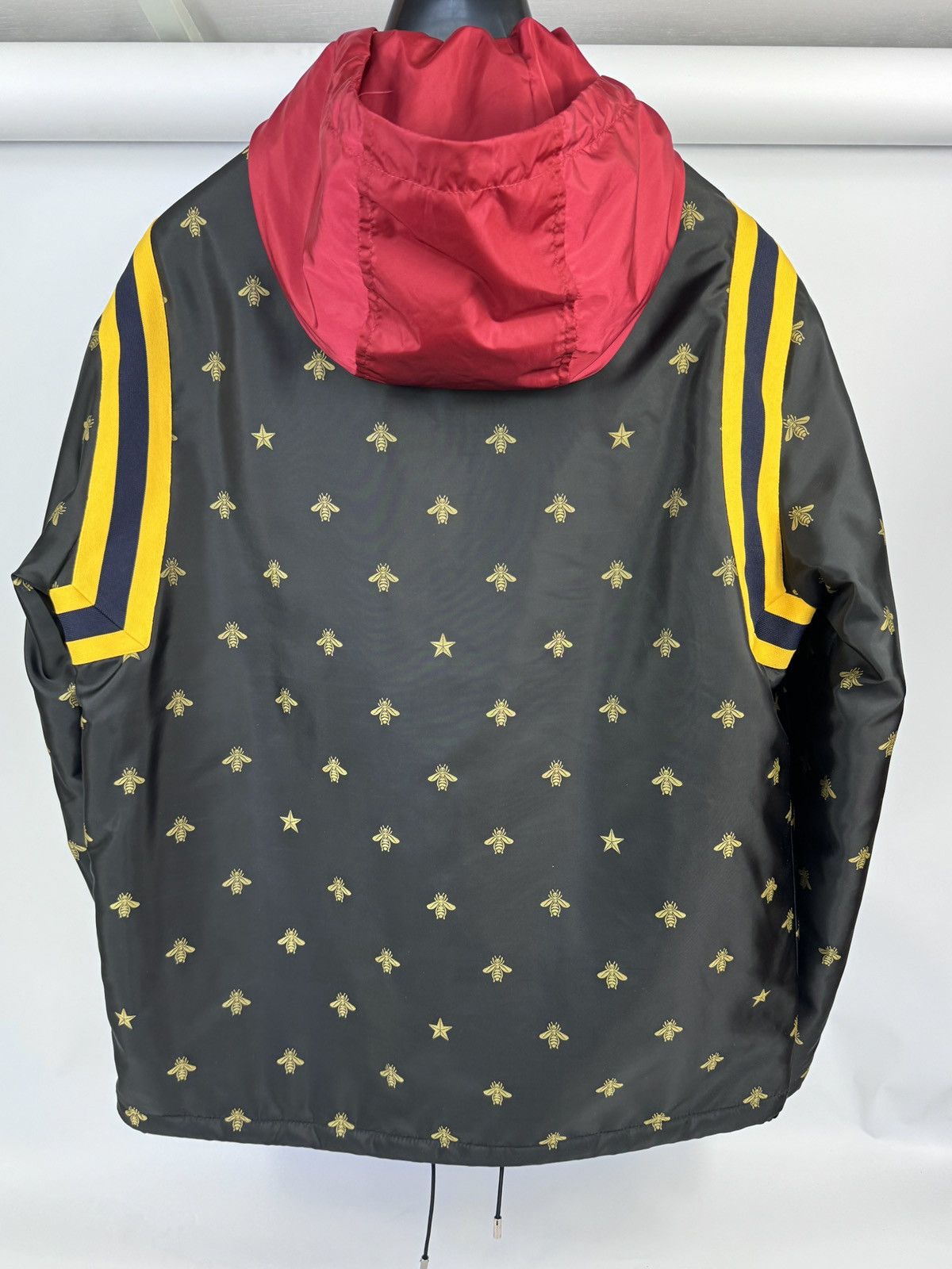 Gucci BEE PRINT LIGHT JACKET WITH DETACHABLE HOOD Size US L / EU 52-54 / 3 - 3 Thumbnail