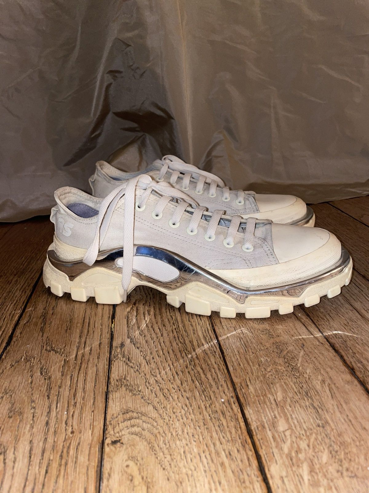 Adidas × Raf Simons Raf Simons x adidas Detroit Runner cream chrome, size 7,5 40 Size US 7 / EU 40 - 1 Thumbnail